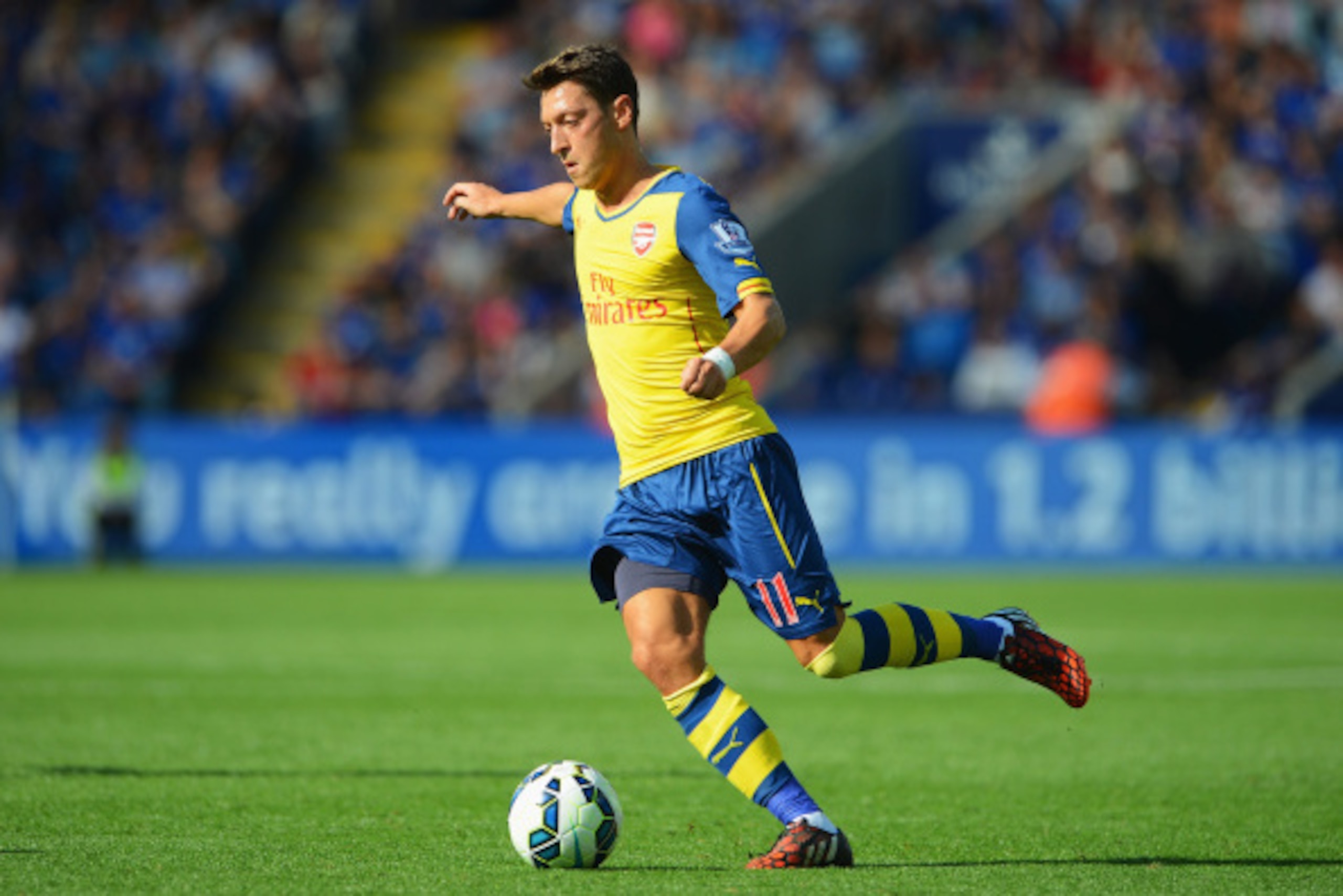 LEICESTER, ENGLAND - AUGUST 31:  Mesut Oezil of Arsenal in action during the Barclays Premier League match between Leicester City and Arsenal at The King Power Stadium on August 31, 2014 in Leicester, England.  (Photo by Michael Regan/Getty Images)