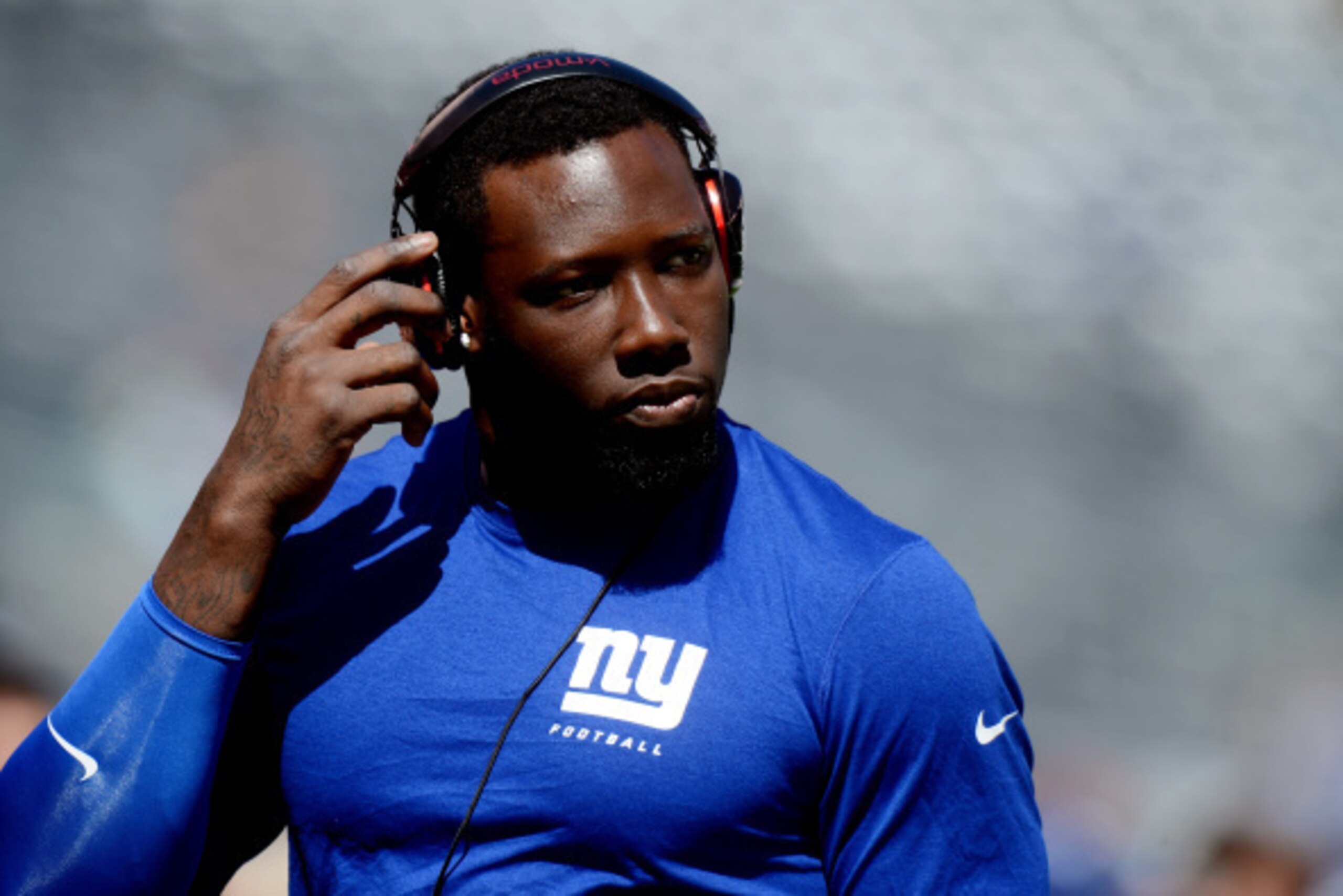 EAST RUTHERFORD, NJ - SEPTEMBER 14: Defensive end Jason Pierre-Paul #90 of the New York Giants warms up prior to a game against the Arizona Cardinals at MetLife Stadium on September 14, 2014 in East Rutherford, New Jersey.  (Photo by Ron Antonelli/Getty I