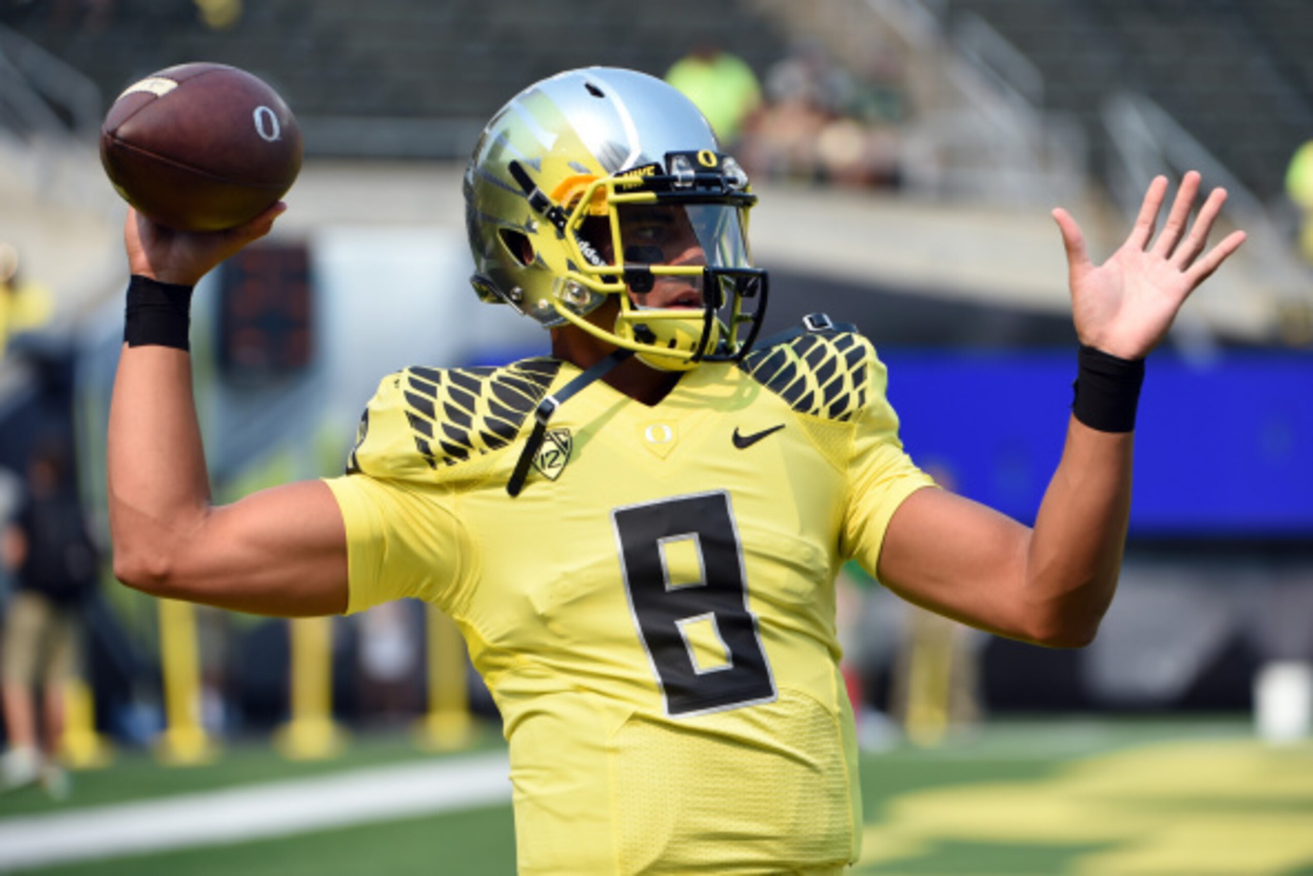 EUGENE, OR -SEPTEMBER 06: Quarterback Marcus Mariota #8 of the Oregon Ducks warms up before the game against the Michigan State Spartans at Autzen Stadium on September 6, 2014 in Eugene, Oregon. (Photo by Steve Dykes/Getty Images)