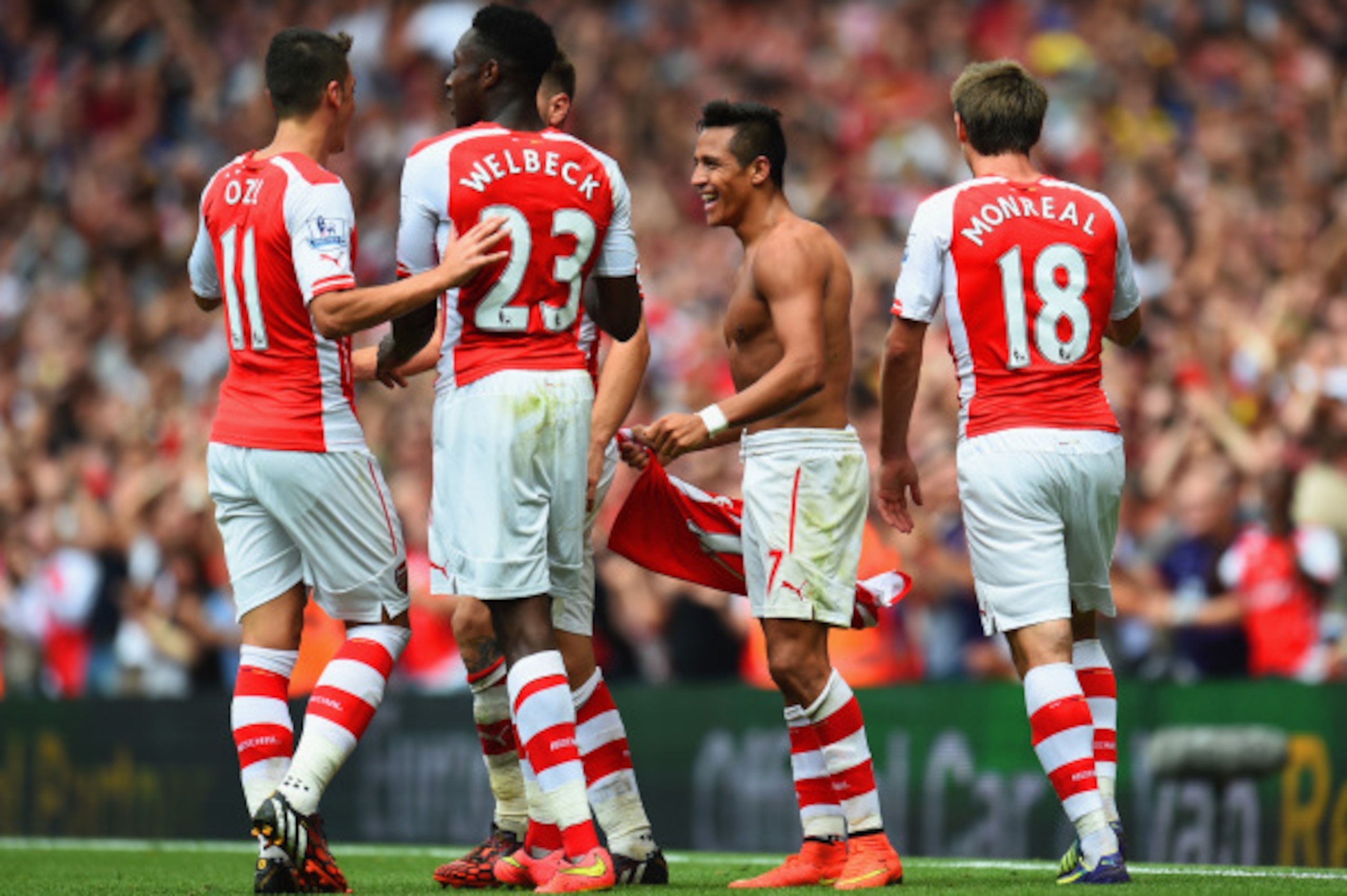 LONDON, ENGLAND - SEPTEMBER 13:  Alexis Sanchez of Arsenal celebrates scoring their second goal with team mates during the Barclays Premier League match between Arsenal and Manchester City at Emirates Stadium on September 13, 2014 in London, England.  (Ph