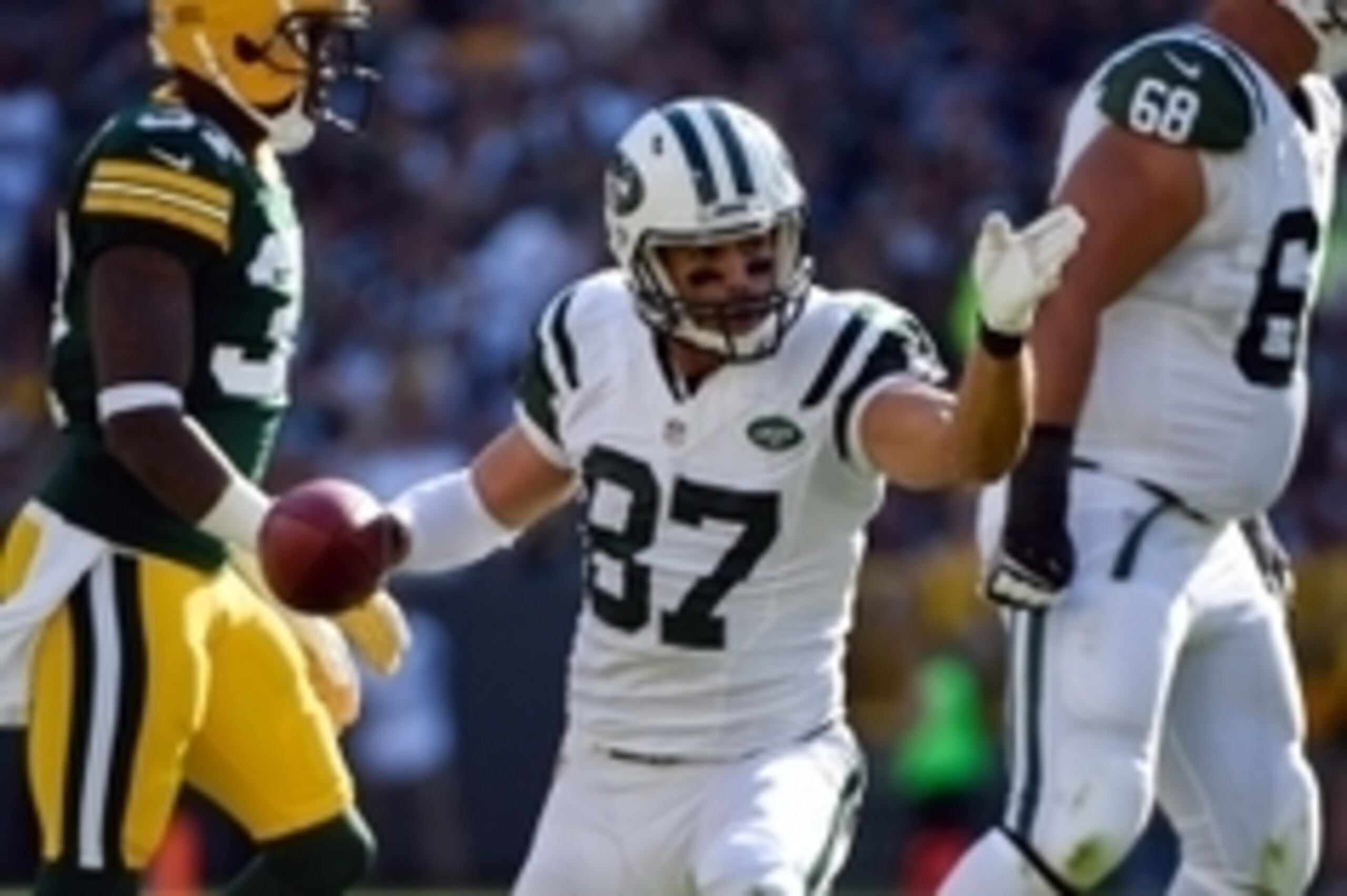 Sep 14, 2014; Green Bay, WI, USA; New York Jets wide receiver Eric Decker (87) signals a first down after making a catch in the second quarter against the Green Bay Packers at Lambeau Field. Mandatory Credit: Benny Sieu-USA TODAY Sports