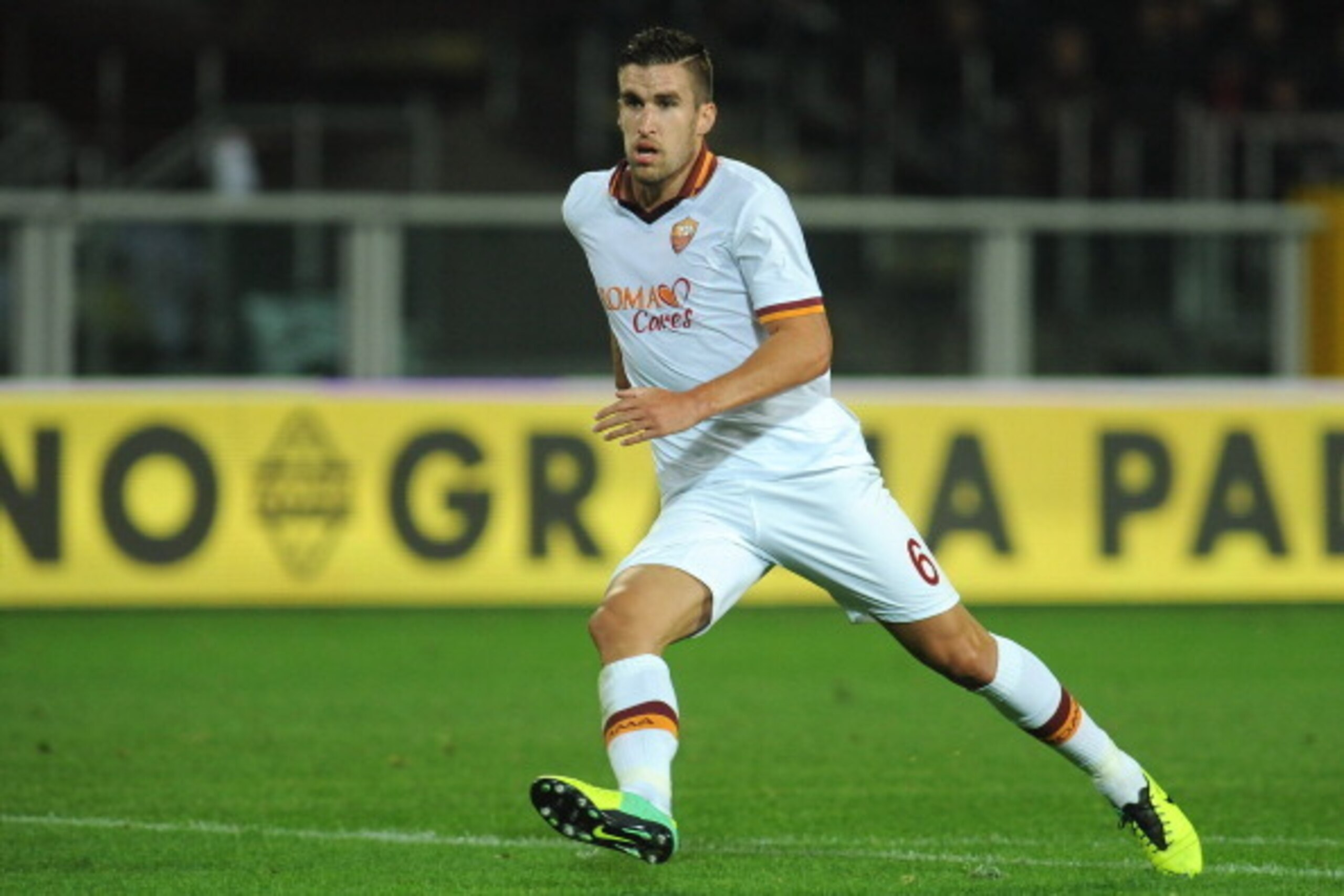 TURIN, ITALY - NOVEMBER 03:  Kevin Strootman of AS Roma looks on during the Serie A match between Torino FC and AS Roma at Stadio Olimpico di Torino on November 3, 2013 in Turin, Italy.  (Photo by Valerio Pennicino/Getty Images)