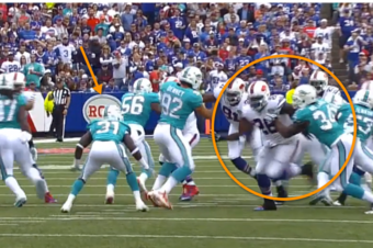 Williams loses the initial block, and Thomas doesn't see his help is needed