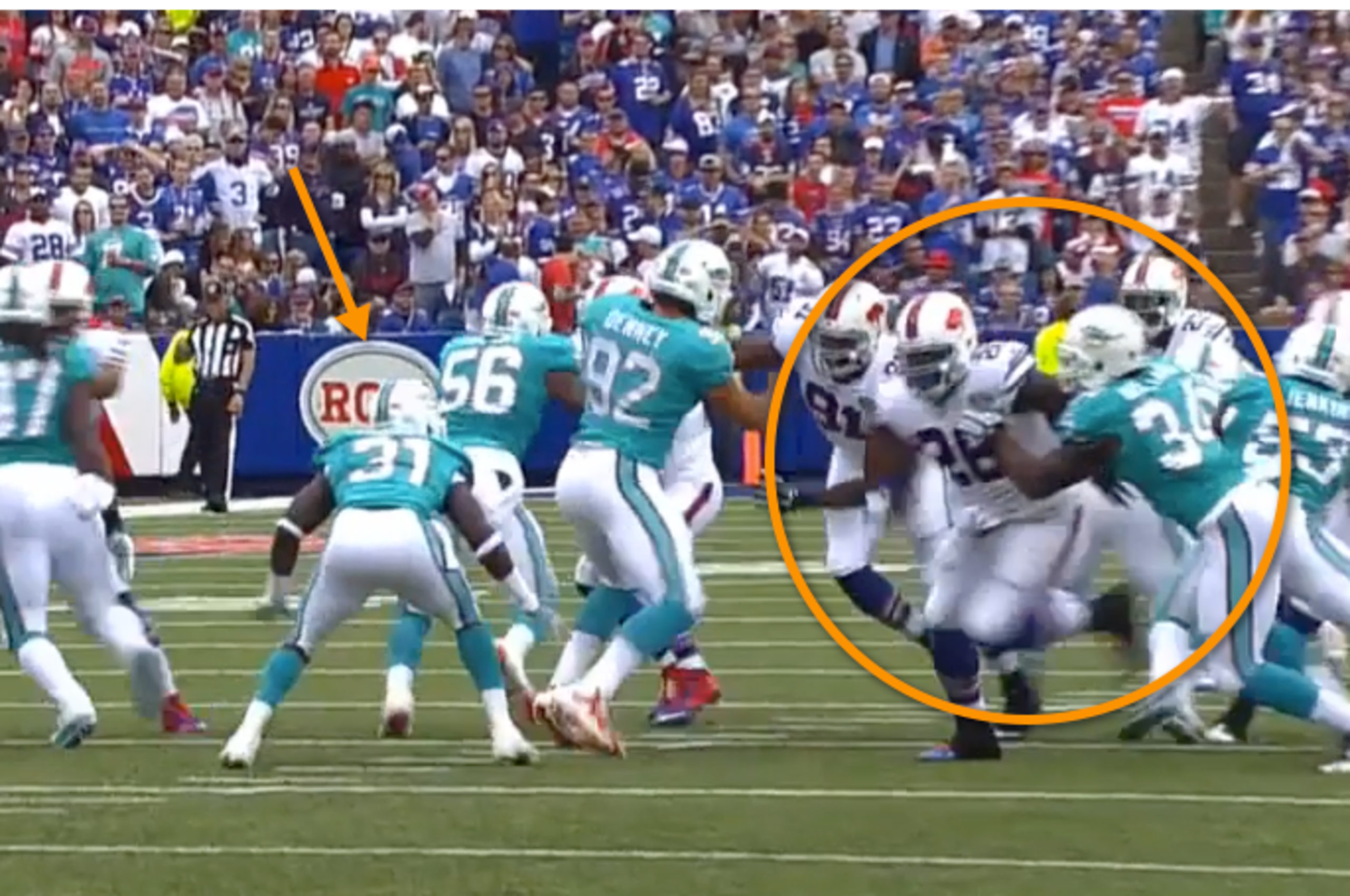 Williams loses the initial block, and Thomas doesn't see his help is needed
