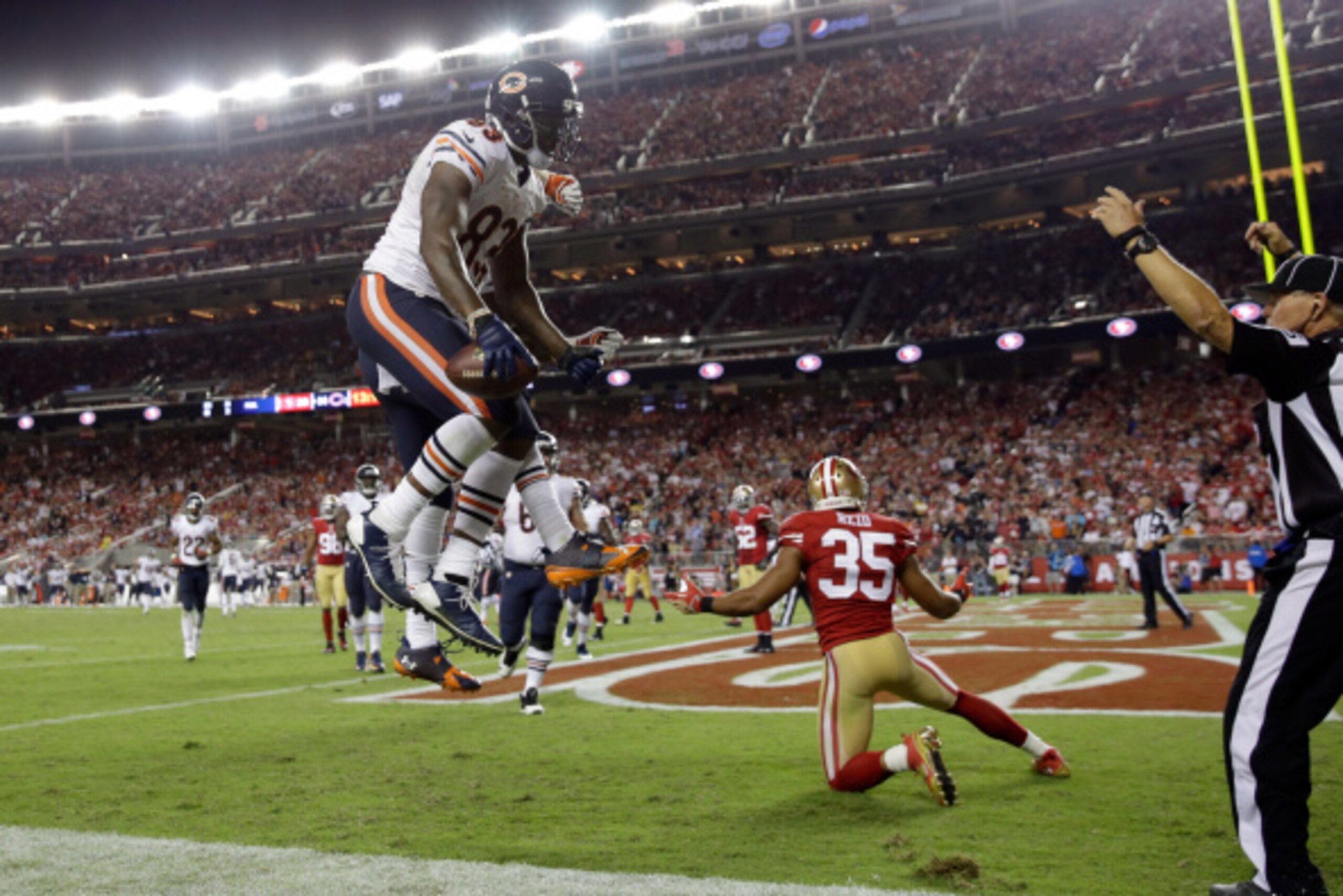 SANTA CLARA, CA - SEPTEMBER 14:  Tight end Martellus Bennett #83 of the Chicago Bears celebrates after a touchdown during the third quarter of their game against the San Francisco 49ers at Levi's Stadium on September 14, 2014 in Santa Clara, California.  