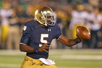 SOUTH BEND, IN - SEPTEMBER 06:  Everett Golson #5 of the Notre Dame Fighting Irish pitches the ball against the Michigan Wolverines at Notre Dame Stadium on September 6, 2014 in South Bend, Indiana. Notre Dame defeated Michigan 31-0.  (Photo by Jonathan D