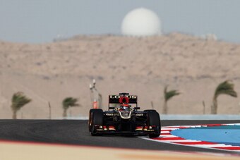 SAKHIR, BAHRAIN - APRIL 21:  Kimi Raikkonen of Finland and Lotus drives during the Bahrain Formula One Grand Prix at the Bahrain International Circuit on April 21, 2013 in Sakhir, Bahrain.  (Photo by Mark Thompson/Getty Images)