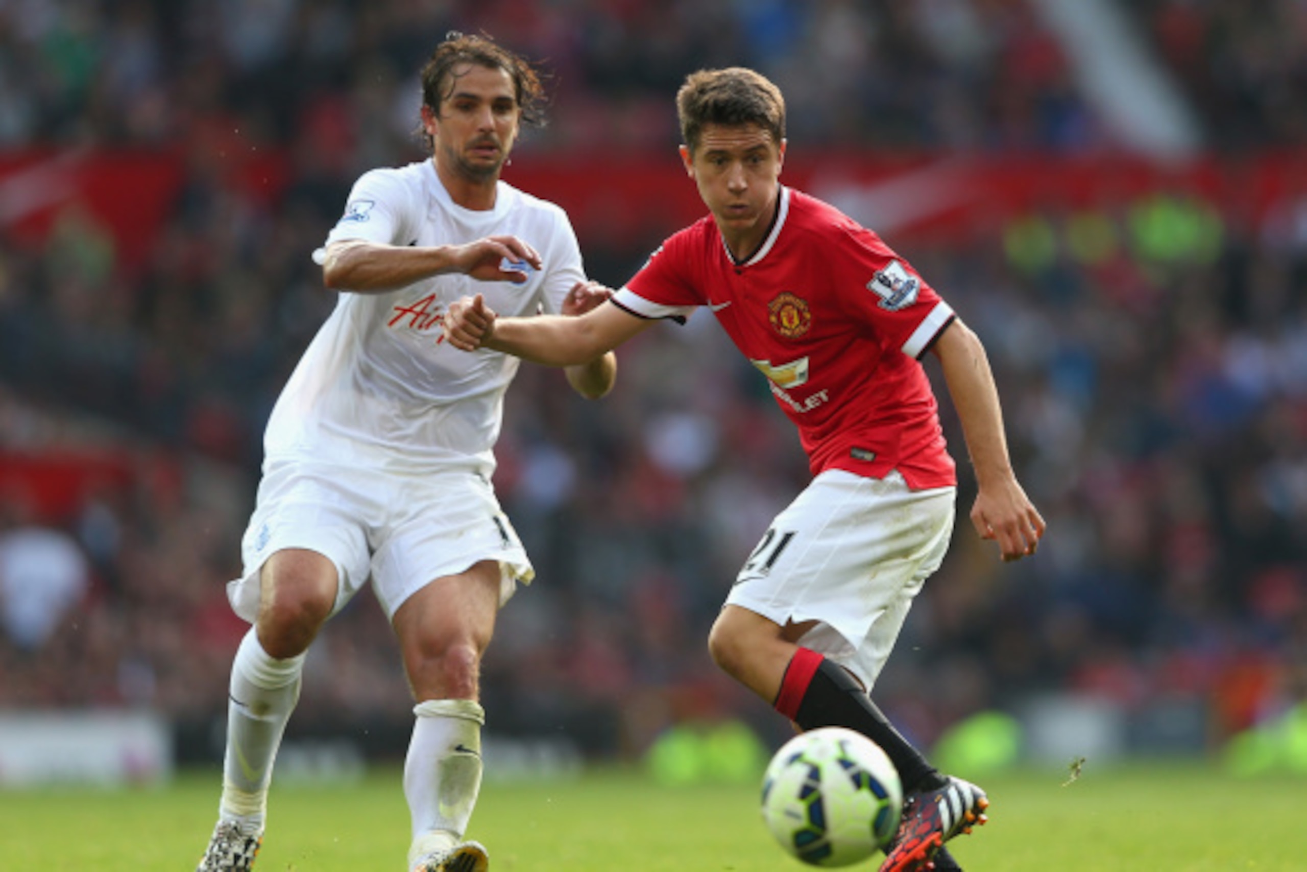 MANCHESTER, ENGLAND - SEPTEMBER 14:  Ander Herrera of Manchester United competes with Niko Kranjcar of QPR during the Barclays Premier League match between Manchester United and Queens Park Rangers at Old Trafford on September 14, 2014 in Manchester, Engl