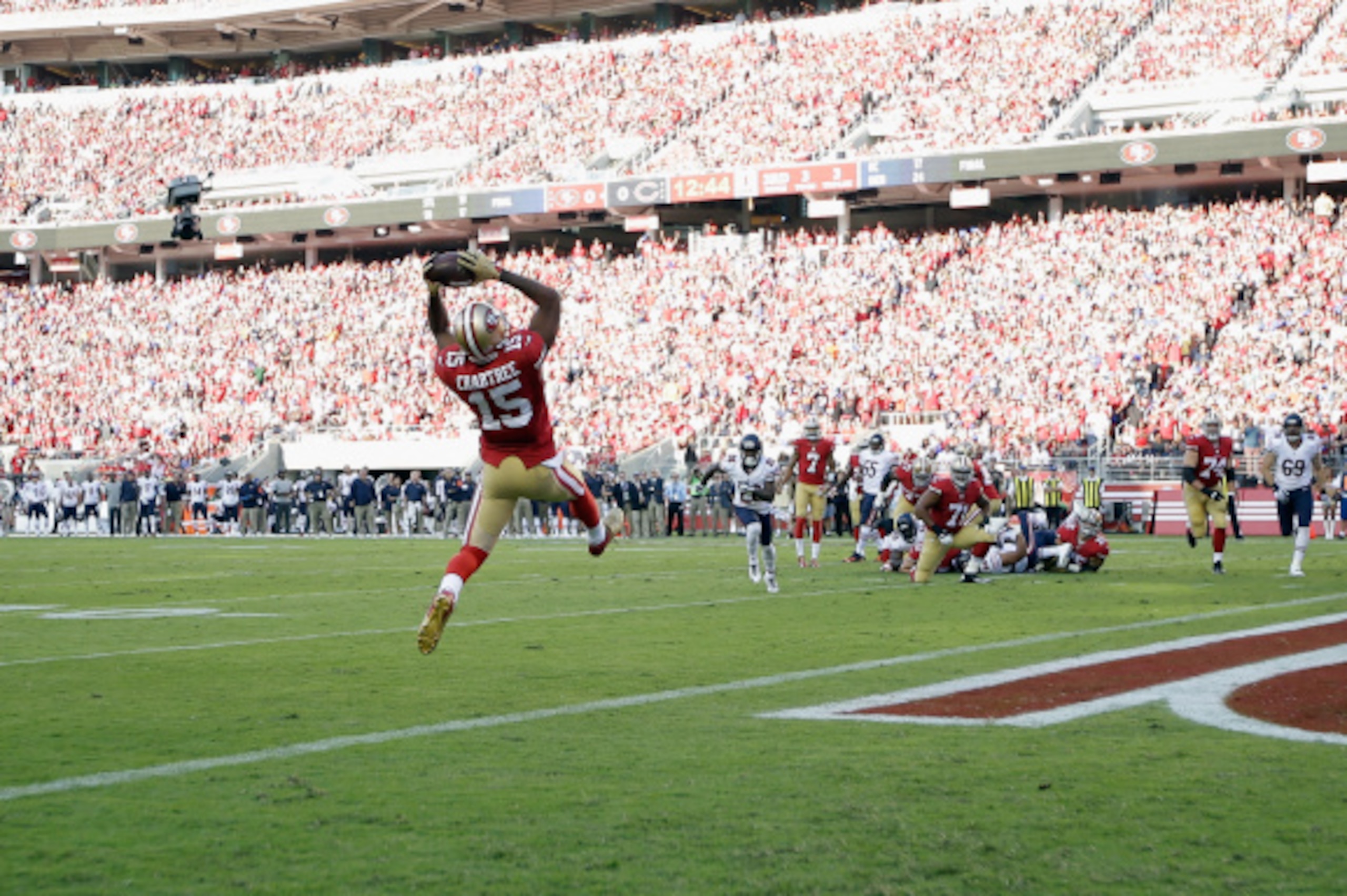 SANTA CLARA, CA - SEPTEMBER 14:  Wide receiver Michael Crabtree #15 of the San Francisco 49ers catches a touchdown pass in the first quarter of a game against the Chicago Bears at Levi's Stadium on September 14, 2014 in Santa Clara, California.  (Photo by