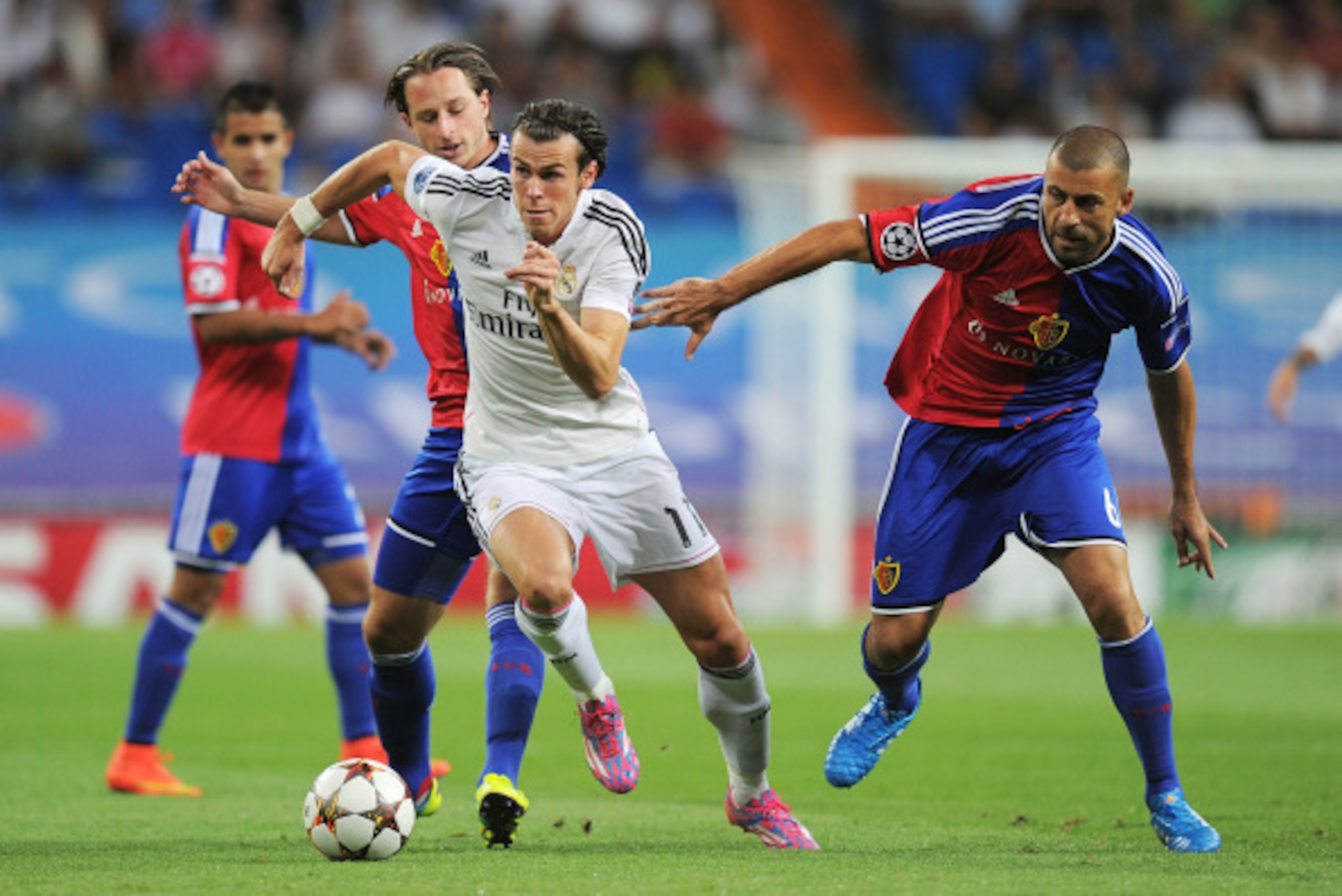 MADRID, SPAIN - SEPTEMBER 16:  Gareth Bale of Real Madrid in action against Walter Samuel of FC Basel 1893 during the UEFA Champions League Group B match between Real Madrid CF and FC Basel 1893 on September 16, 2014 in Madrid, Spain.  (Photo by Denis Doy