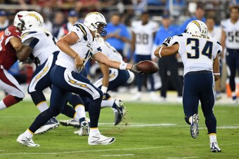 GLENDALE, AZ - SEPTEMBER 08:  Quarterback Philip Rivers #17 of the San Diego Chargers hands off the ball to running back Donald Brown #34 against the Arizona Cardinals in the first quarter at University of Phoenix Stadium on September 8, 2014 in Glendale,
