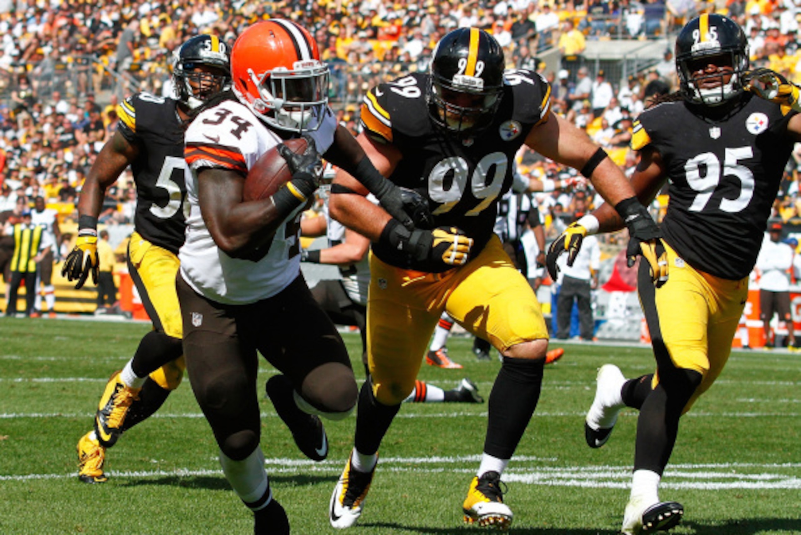 PITTSBURGH, PA - SEPTEMBER 7:  Isaiah Crowell #34 of the Cleveland Browns carries the ball for a touchdown in front of Brett Keisel #99 and Jarvis Jones #95 of the Pittsburgh Steelers during the third quarter at Heinz Field on September 7, 2014 in Pittsbu