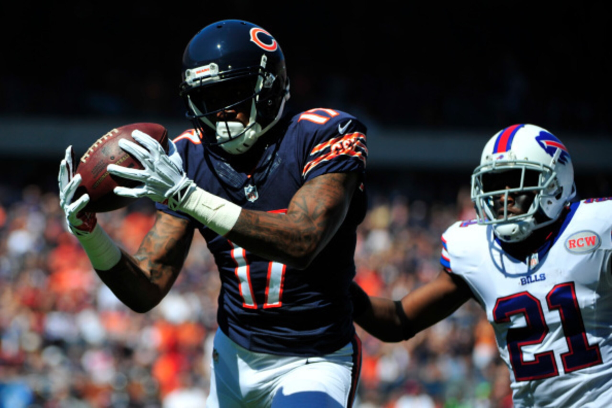 CHICAGO, IL - SEPTEMBER 07: Alshon Jeffery #17 of the Chicago Bears catches a pass in front of Leodis McKelvin #21 of the Buffalo Bills during he first quarter of their game on September 7, 2014 at Soldier Field in Chicago, Illinois.  (Photo by David Bank