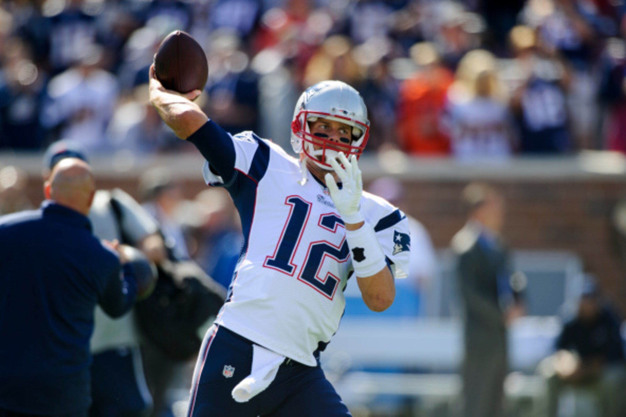 MINNEAPOLIS, MN - SEPTEMBER 14: Tom Brady #12 of the New England Patriots warms up before the game against the Minnesota Vikings on September 14, 2014 at TCF Bank Stadium in Minneapolis, Minnesota. (Photo by Hannah Foslien/Getty Images)