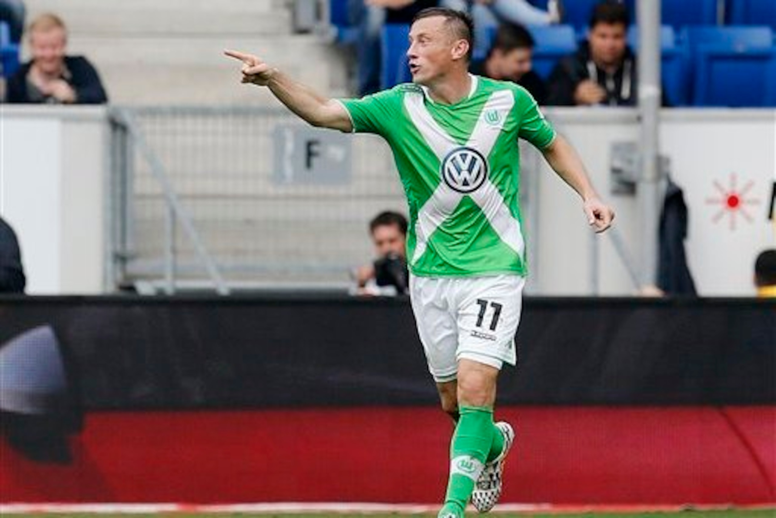 Everton must contain Olic.