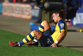 LEICESTER, ENGLAND - AUGUST 31:  Mesut Oezil of Arsenal grimaces during the Barclays Premier League match between Leicester City and Arsenal at The King Power Stadium on August 31, 2014 in Leicester, England.  (Photo by Michael Regan/Getty Images)
