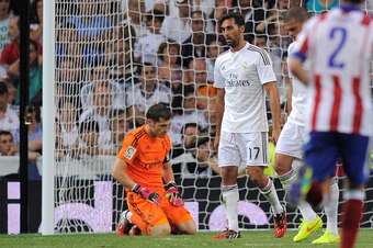MADRID, SPAIN - SEPTEMBER 13:  Iker Casillas of Real Madrid reacts after failing to stop Atletico de Madrid scoring their 2nd goal during the La Liga match between Real Madrid and Atletico de Madrid at Estadio Santiago Bernabeu on September 13, 2014 in Ma