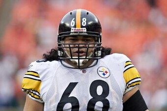KANSAS CITY, MO - NOVEMBER 22:  Guard Chris Kemoeatu #68 of the Pittsburgh Steelers warming up before a game against the Kansas City Chiefs at Arrowhead Stadium on November 22, 2009 in Kansas City, Missouri.  The Chiefs defeated the Steelers 27-24.  (Phot