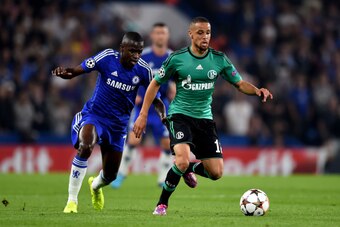 LONDON, ENGLAND - SEPTEMBER 17:  Sidney Sam of Schalke is pursued by Ramires of Chelsea during the UEFA Champions League Group G match between Chelsea and FC Schalke 04 on September 17, 2014 in London, United Kingdom.  (Photo by Mike Hewitt/Getty Images)
