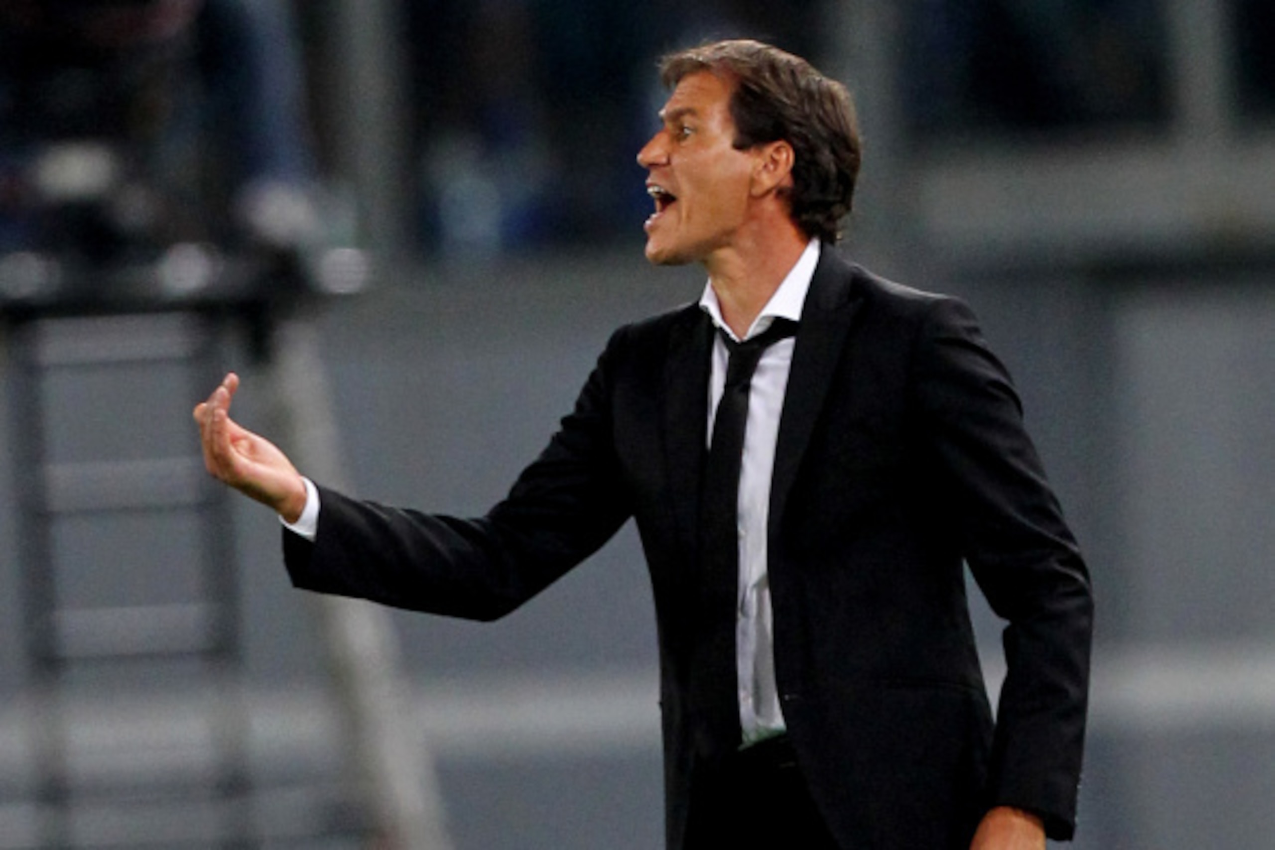 ROME, ITALY - AUGUST 30: AS Roma head coach Rudi Garcia gestures during the Serie A match between AS Roma and ACF Fiorentina at Stadio Olimpico on August 30, 2014 in Rome, Italy. (Photo by Paolo Bruno/Getty Images) ROME, ITALY - AUGUST 30: AS Roma head coach Rudi Garcia gestures during the Serie A match between AS Roma and ACF Fiorentina at Stadio Olimpico on August 30, 2014 in Rome, Italy. (Photo by Paolo Bruno/Getty Images)