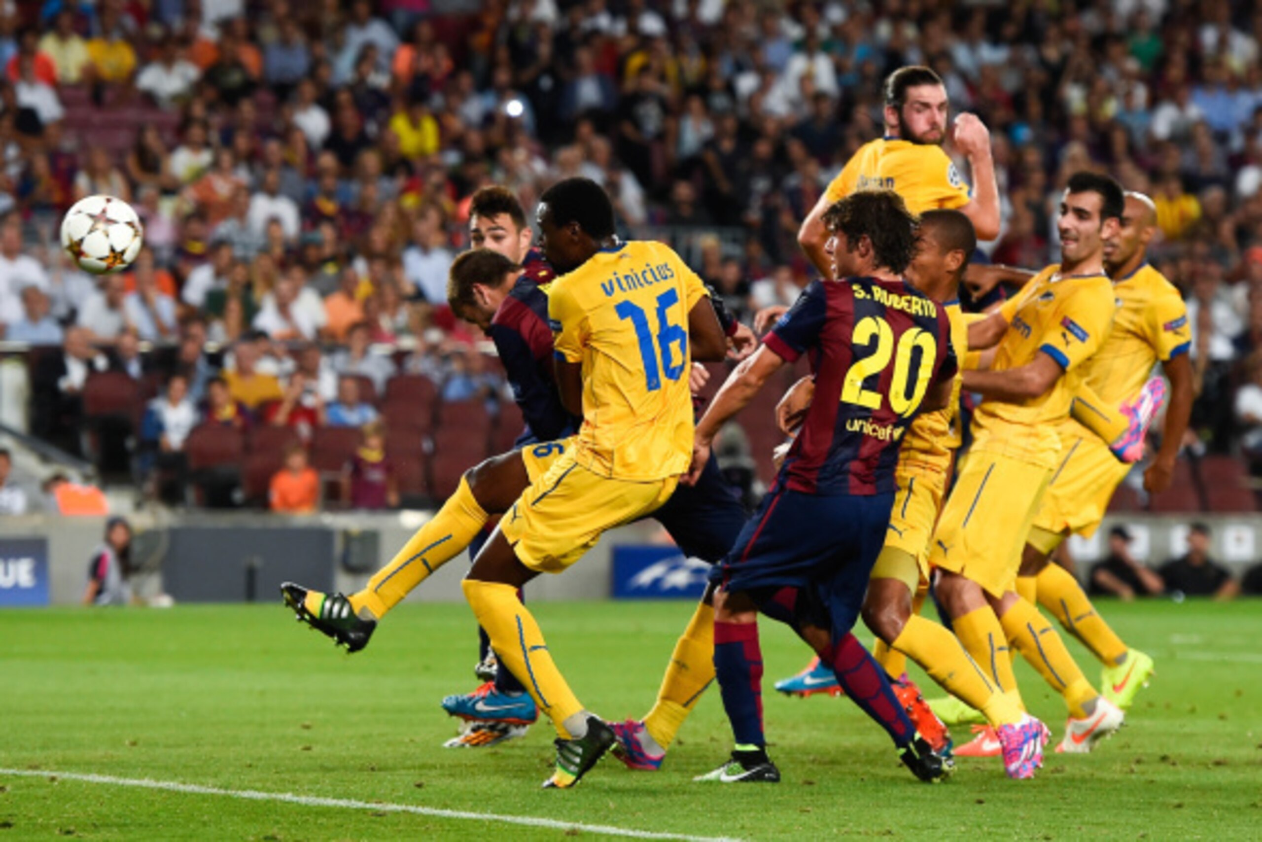 BARCELONA, SPAIN - SEPTEMBER 17:  Gerard Pique (L) of FC Barcelona scores the opening goal during the UEFA Champions League Group F match between FC Barcelona and APOEL FC at the Camp Nou Stadium on September 17, 2014 in Barcelona, Spain.  (Photo by David