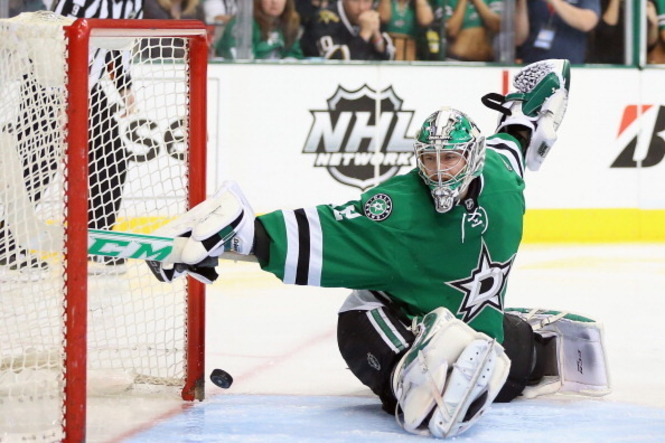 DALLAS, TX - APRIL 27:  Kari Lehtonen #32 of the Dallas Stars gives up the game winning goal against the Anaheim Ducks in overtime during Game Six of the First Round of the 2014 NHL Stanley Cup Playoffs at American Airlines Center on April 27, 2014 in Dal