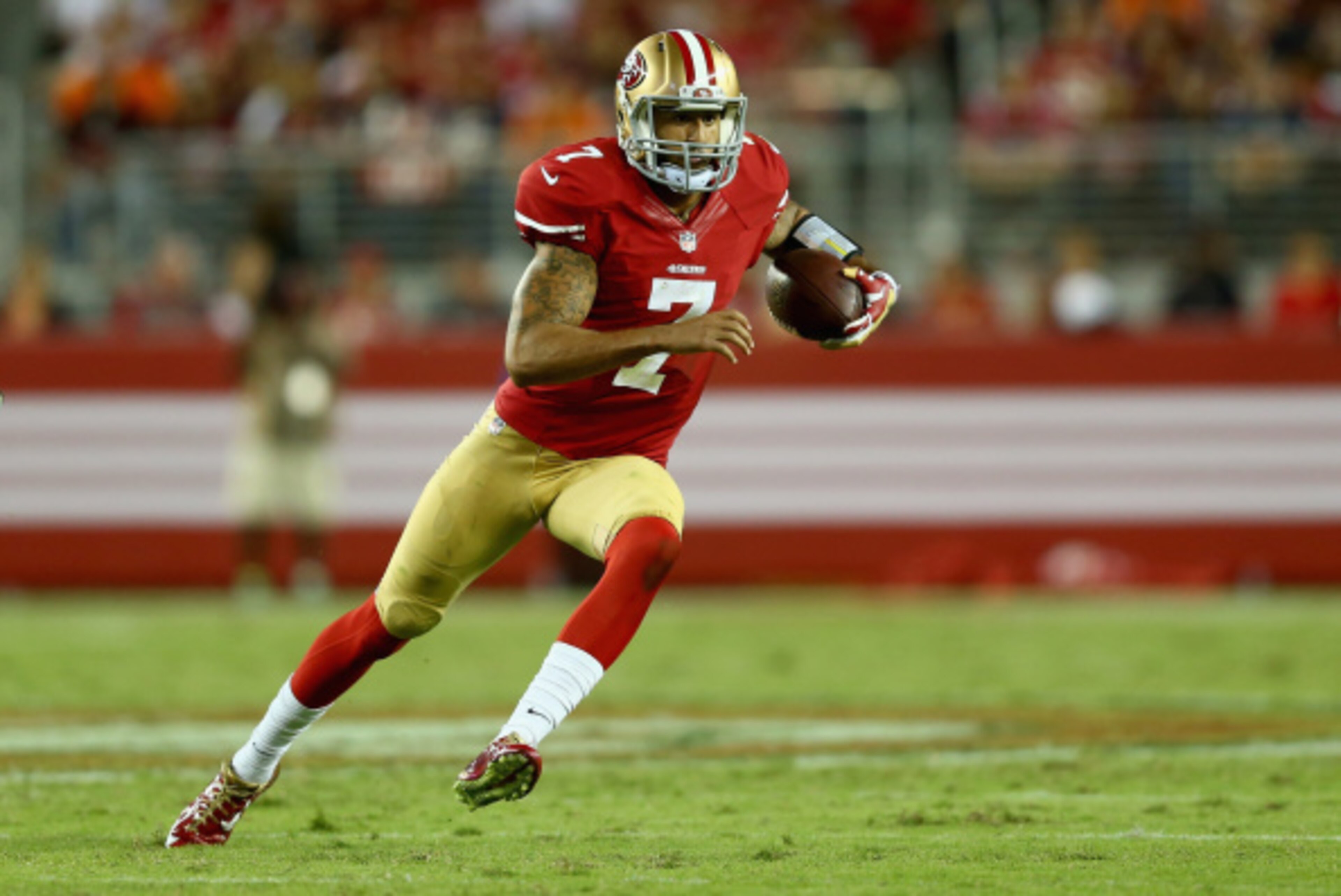 SANTA CLARA, CA - SEPTEMBER 14:  Quarterback Colin Kaepernick #7 of the San Francisco 49ers carries the ball against the Chicago Bears at Levi's Stadium on September 14, 2014 in Santa Clara, California.  (Photo by Jeff Gross/Getty Images)