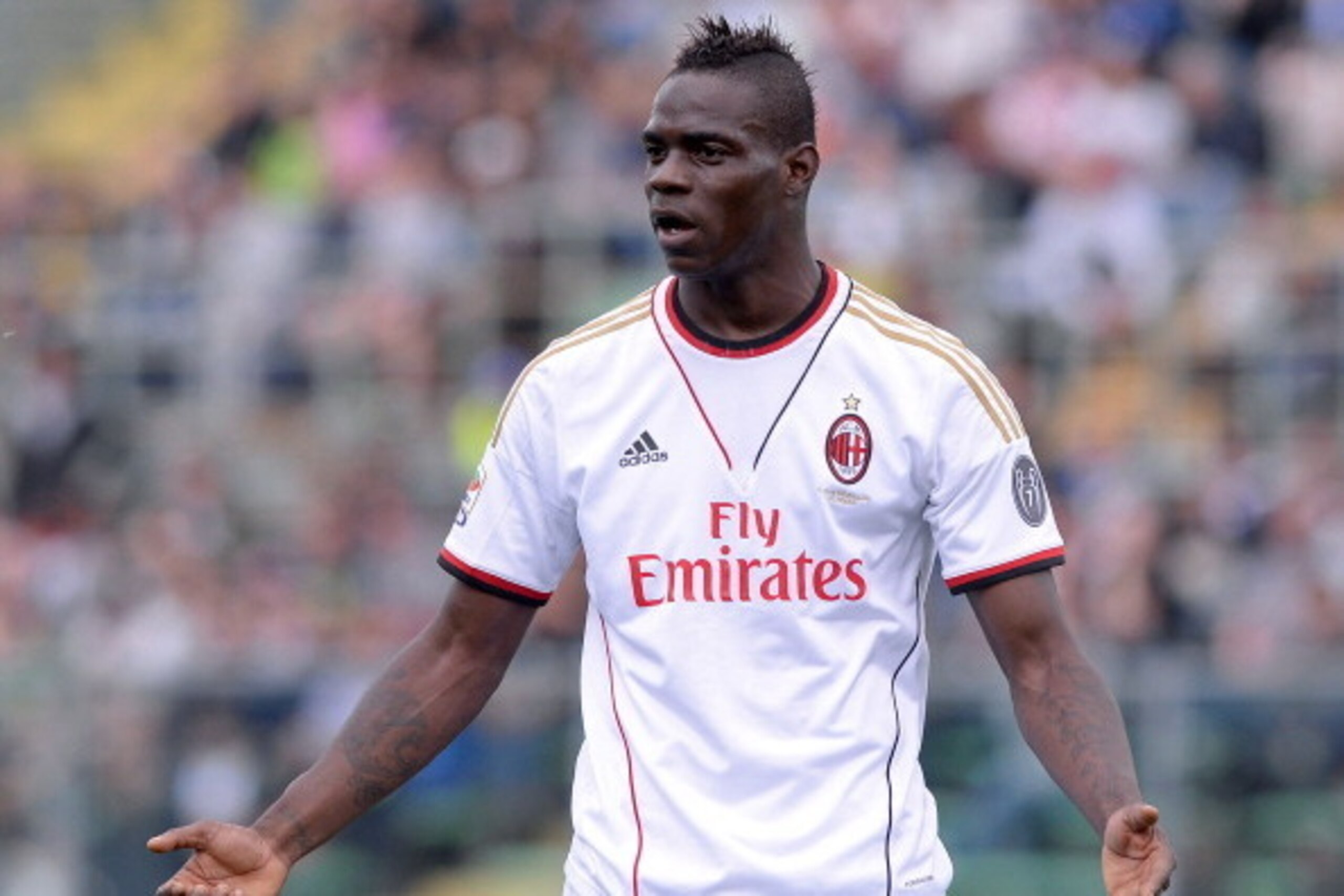 BERGAMO, ITALY - MAY 11:  Mario Balotelli of AC Milan shows his dejection during the Serie A match between Atalanta BC and AC Milan at Stadio Atleti Azzurri d'Italia on May 11, 2014 in Bergamo, Italy.  (Photo by Claudio Villa/Getty Images)