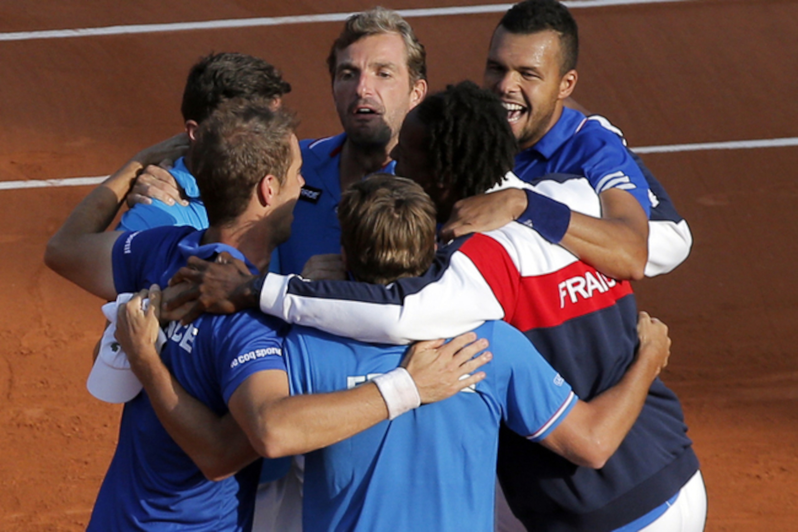 The French Davis cup team celebrates a win over the Czech Republic.