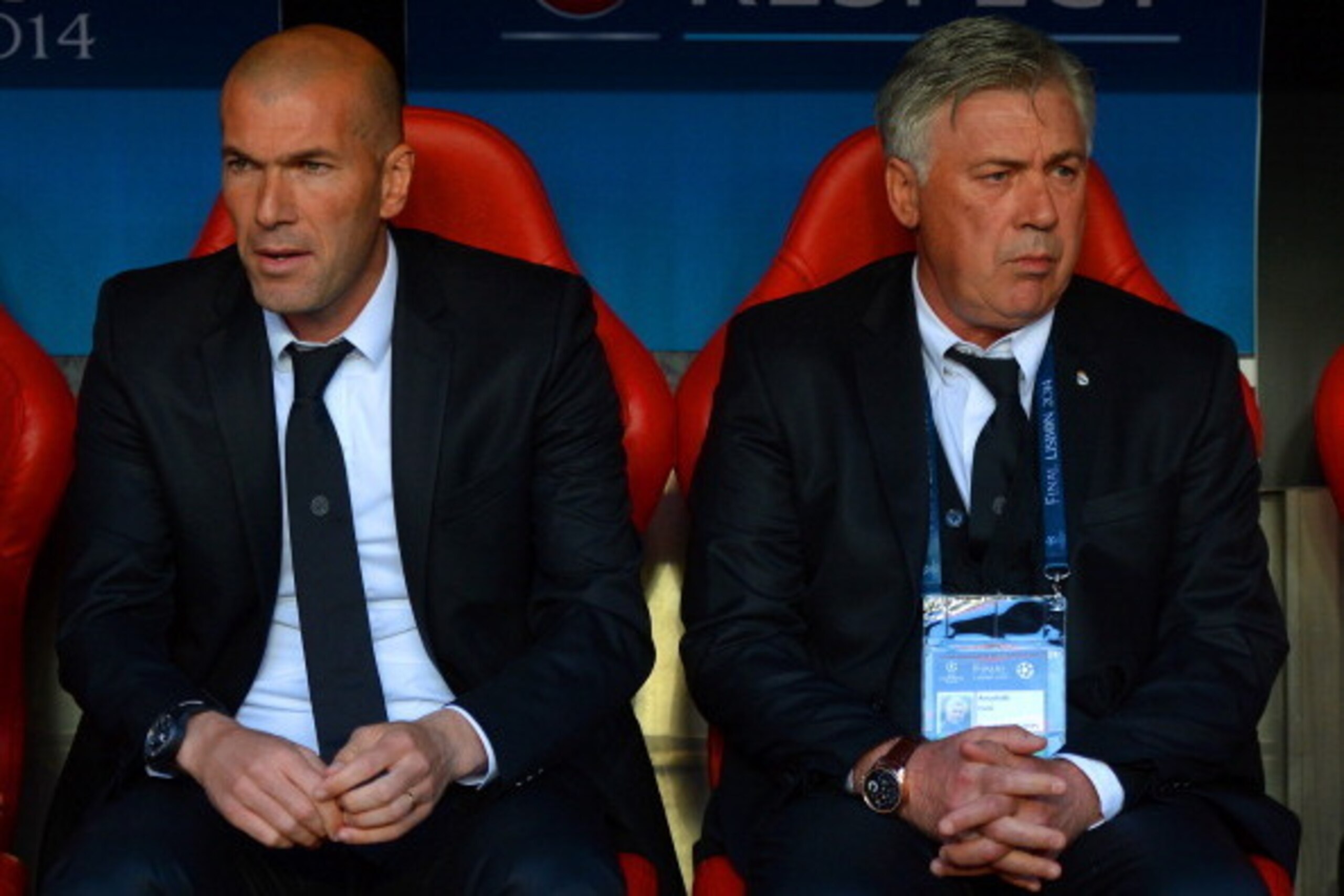 LISBON, PORTUGAL - MAY 24:  Assistant coach Zinedine Zidane of Real Madrid and Head Coach, Carlo Ancelotti of Real Madrid look on during the UEFA Champions League Final between Real Madrid and Atletico de Madrid at Estadio da Luz on May 24, 2014 in Lisbon