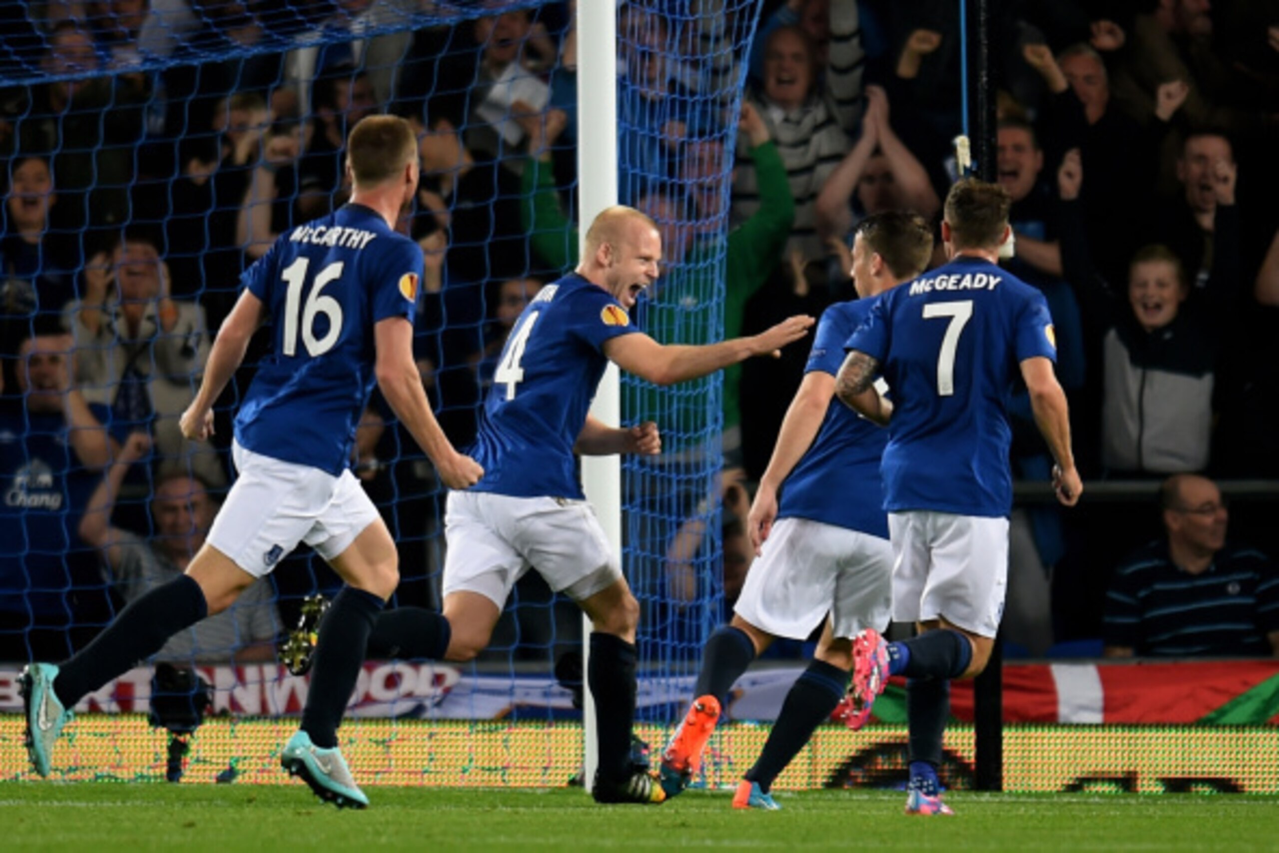 LIVERPOOL, ENGLAND - SEPTEMBER 18:  Steven Naismith (2nd L) of Everton celebrates with teammates after scoring the opening goal during the UEFA Europa League Group H match between Everton and VFL Wolfsburg on September 18, 2014 in Liverpool, United Kingdo