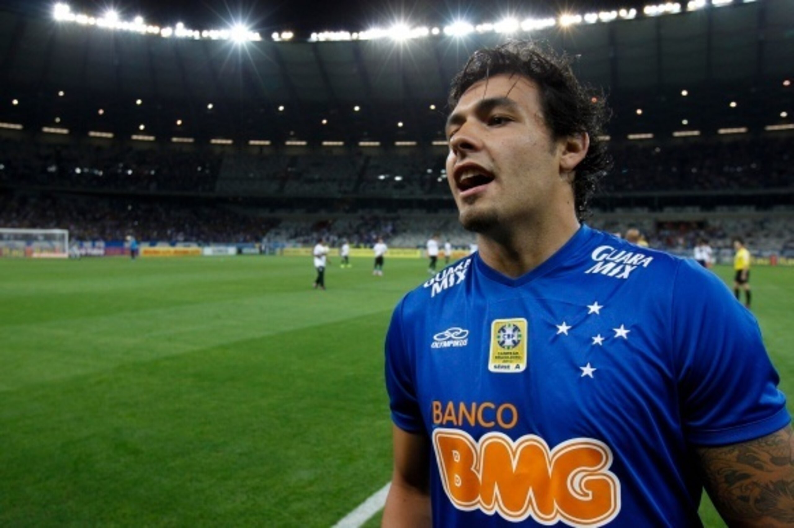 BELO HORIZONTE, BRAZIL - AUGUST 21: Ricardo Goulart #28 of Cruzeiro in action during a match between Cruzeiro and Gremio as part of Brasileirao Series A 2014 at Mineirao Stadium on August 21, 2014 in Belo Horizonte, Brazil. (Photo by Washington Alves/Gett