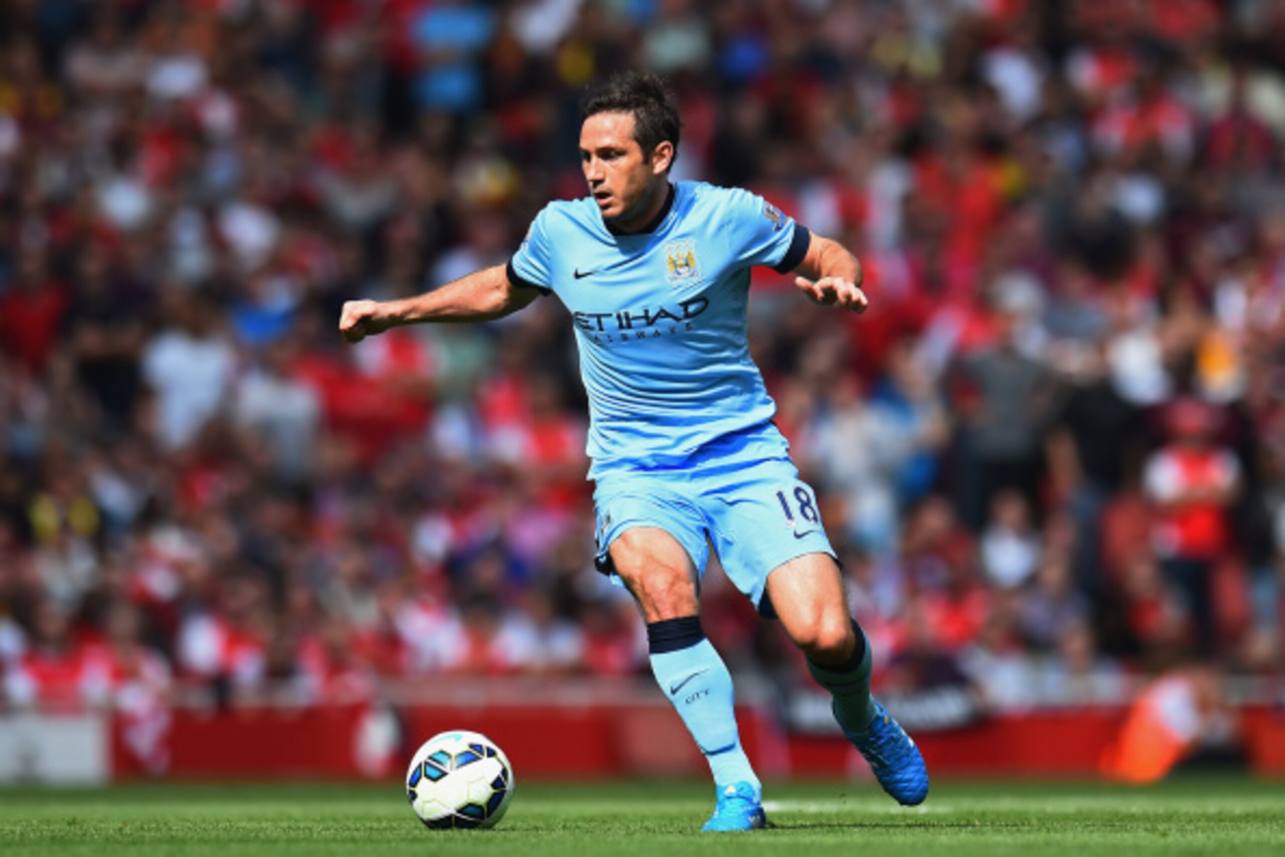 LONDON, ENGLAND - SEPTEMBER 13:  Frank Lampard of Manchester City on the ball during the Barclays Premier League match between Arsenal and Manchester City at Emirates Stadium on September 13, 2014 in London, England.  (Photo by Shaun Botterill/Getty Image