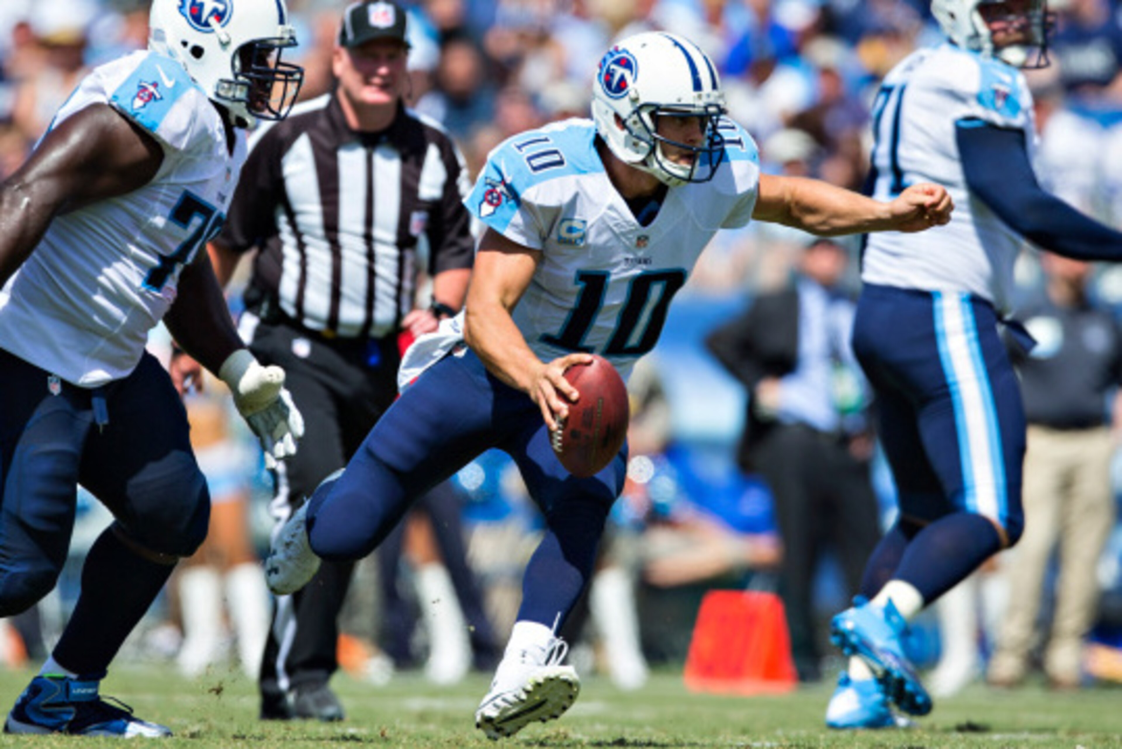 NASHVILLE, TN - SEPTEMBER 14:  Jake Locker #10 of the Tennessee Titans scrabbles with the ball against the Dallas Cowboys at LP Field on September 14, 2014 in Nashville, Tennessee.  The Cowboys defeated the Titans 26-10.  (Photo by Wesley Hitt/Getty Image
