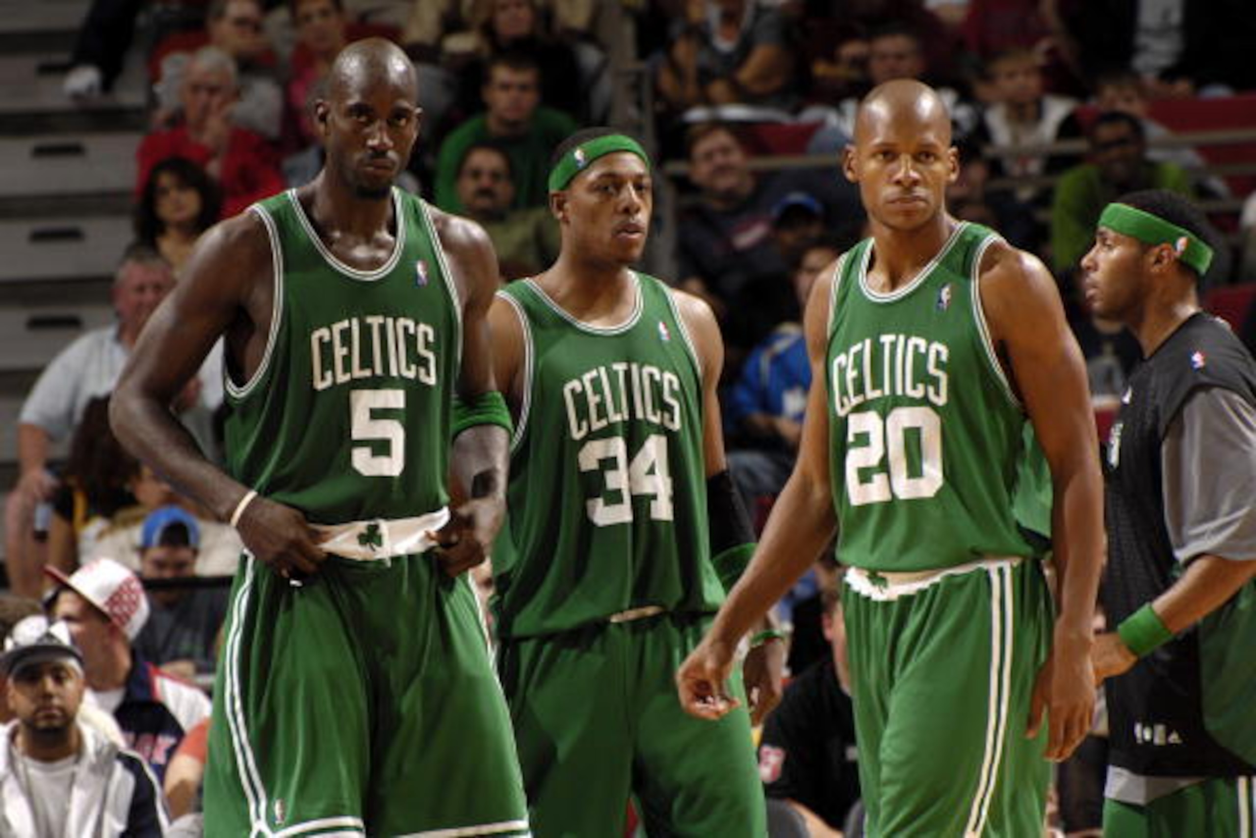 ORLANDO, FL - NOVEMBER 18 : (L-R) Kevin Garnett #5, Paul Pierce #34 and Ray Allen #20 of the Boston Celtics during the game against the Orlando Magic at Amway Arena on November 18, 2007 in Orlando, Florida. NOTE TO USER: User expressly acknowledges and ORLANDO, FL - NOVEMBER 18 : (L-R) Kevin Garnett #5, Paul Pierce #34 and Ray Allen #20 of the Boston Celtics during the game against the Orlando Magic at Amway Arena on November 18, 2007 in Orlando, Florida. NOTE TO USER: User expressly acknowledges and