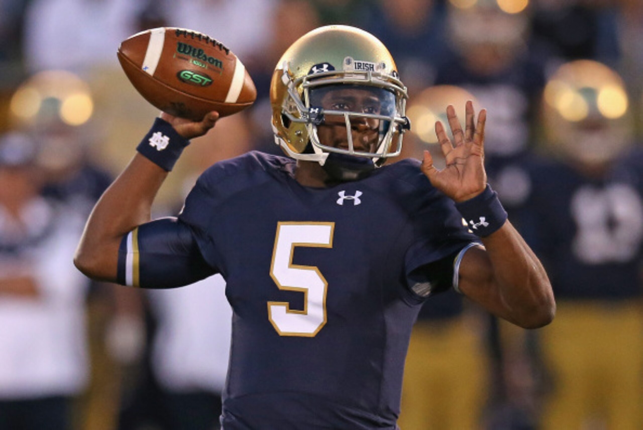 SOUTH BEND, IN - SEPTEMBER 06:  Everett Golson #5 of the Notre Dame Fighting Irish passes against the Michigan Wolverines at Notre Dame Stadium on September 6, 2014 in South Bend, Indiana.  (Photo by Jonathan Daniel/Getty Images)