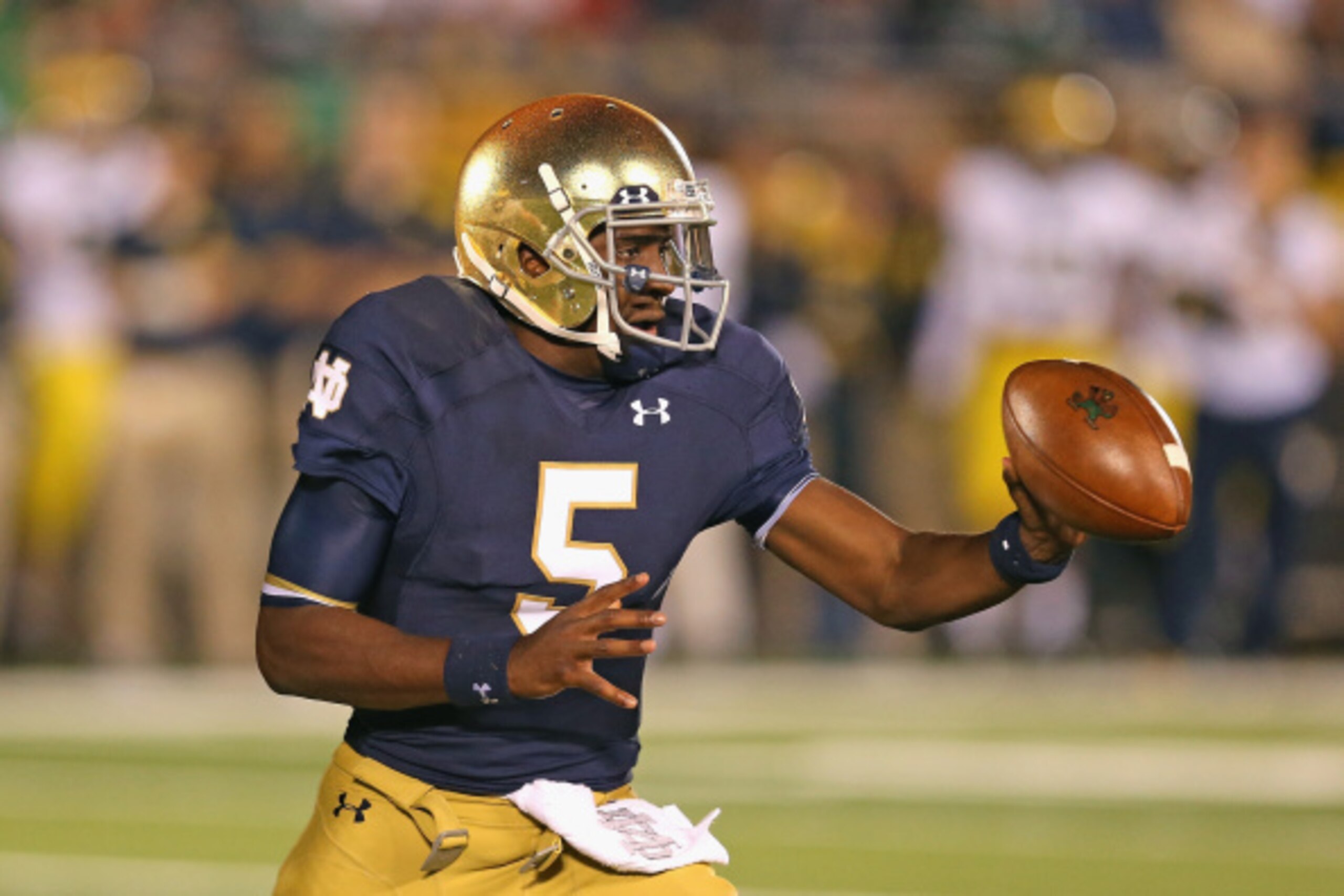 SOUTH BEND, IN - SEPTEMBER 06:  Everett Golson #5 of the Notre Dame Fighting Irish pitches the ball against the Michigan Wolverines at Notre Dame Stadium on September 6, 2014 in South Bend, Indiana. Notre Dame defeated Michigan 31-0.  (Photo by Jonathan D