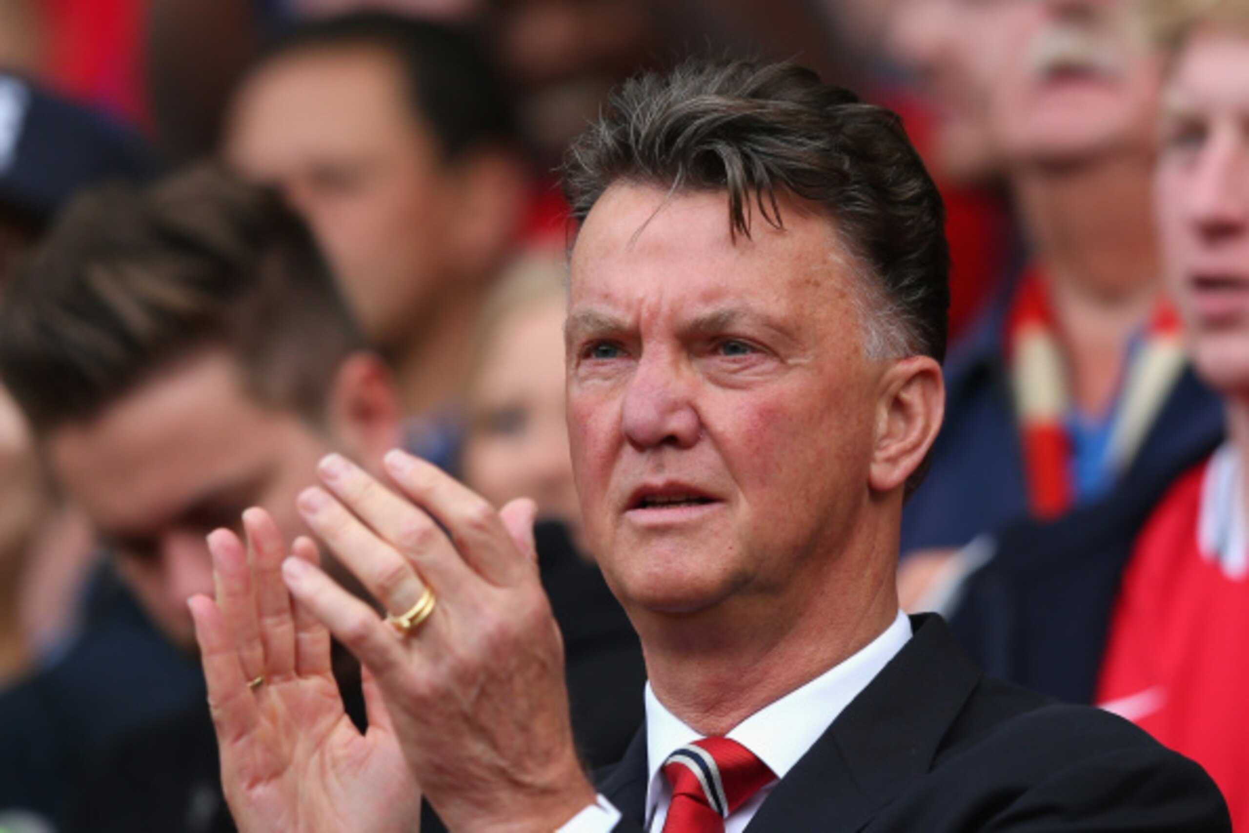 MANCHESTER, ENGLAND - SEPTEMBER 14:  Manchester United Manager Louis van Gaal applauds prior to the Barclays Premier League match between Manchester United and Queens Park Rangers at Old Trafford on September 14, 2014 in Manchester, England.  (Photo by Al