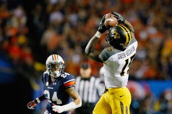 ATLANTA, GA - DECEMBER 07:  Dorial Green-Beckham #15 of the Missouri Tigers catches a touchdown reception against Ryan Smith #24 of the Auburn Tigers in the second quarter during the SEC Championship Game at Georgia Dome on December 7, 2013 in Atlanta, Ge