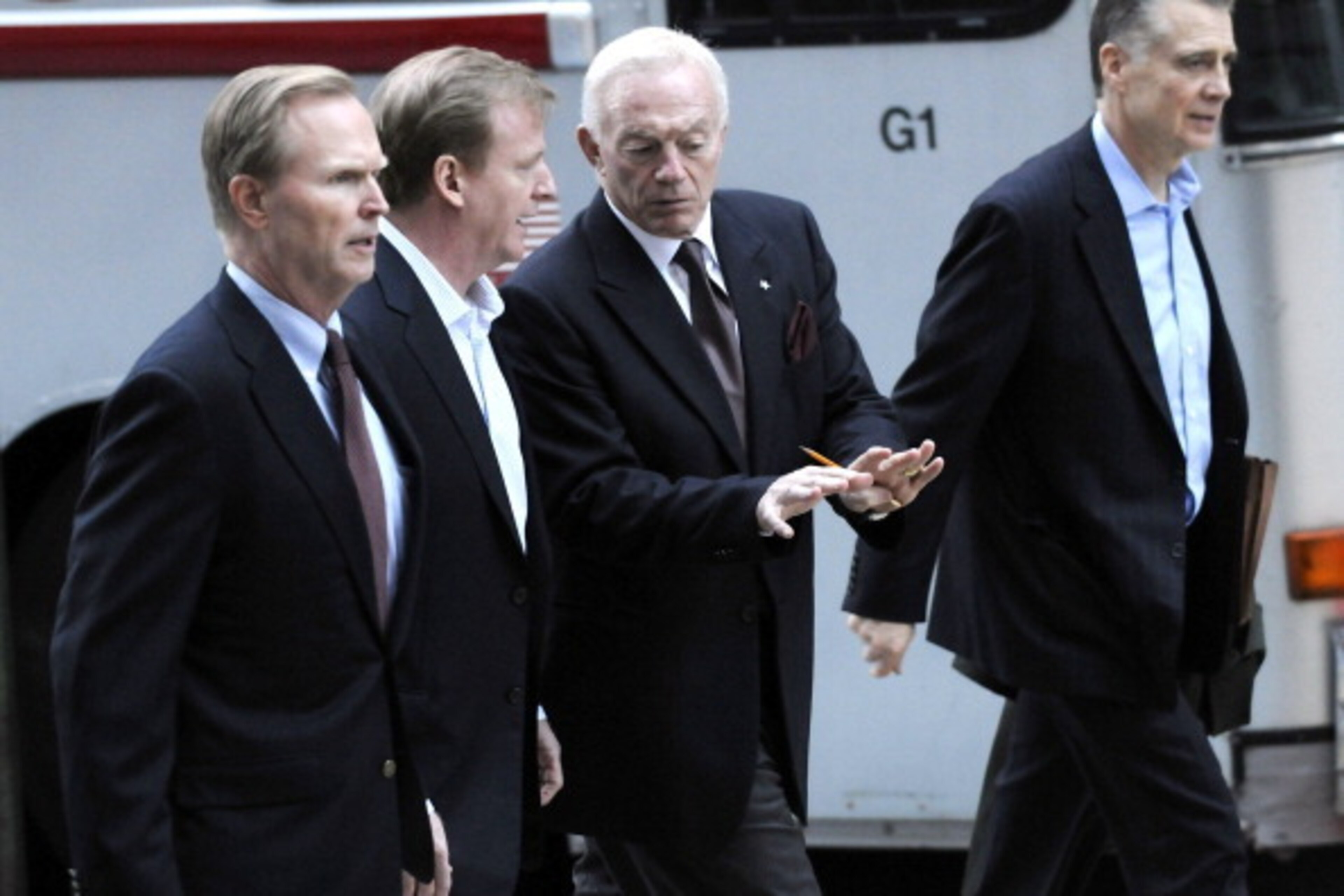 WASHINGTON, DC - MARCH 11:  (L to R) New York Giants owner John Mara, NFL Commissioner Roger Goodell, Dallas Cowboys owner Jerry Jones, and Pittsburgh Steelers president Art Rooney II walk together as they depart after failing to reach an agreement in lab