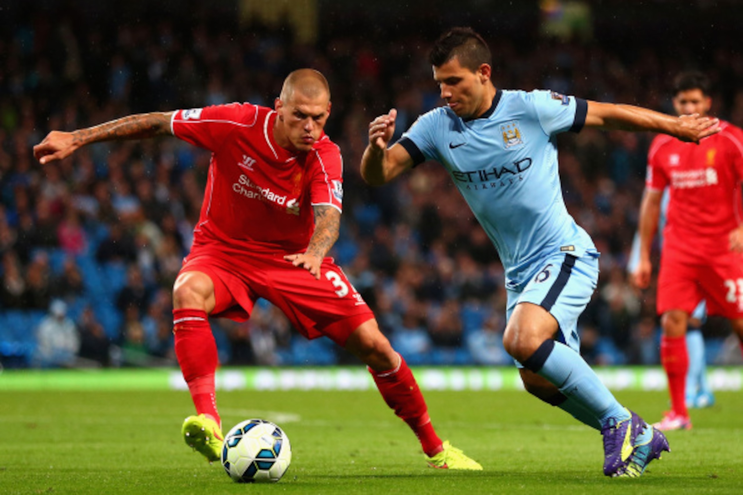 MANCHESTER, ENGLAND - AUGUST 25:  Sergio Aguero of Manchester City competes with Martin Skrtel of Liverpool during the Barclays Premier League match between Manchester City and Liverpool at the Etihad Stadium on August 25, 2014 in Manchester, England.  (P