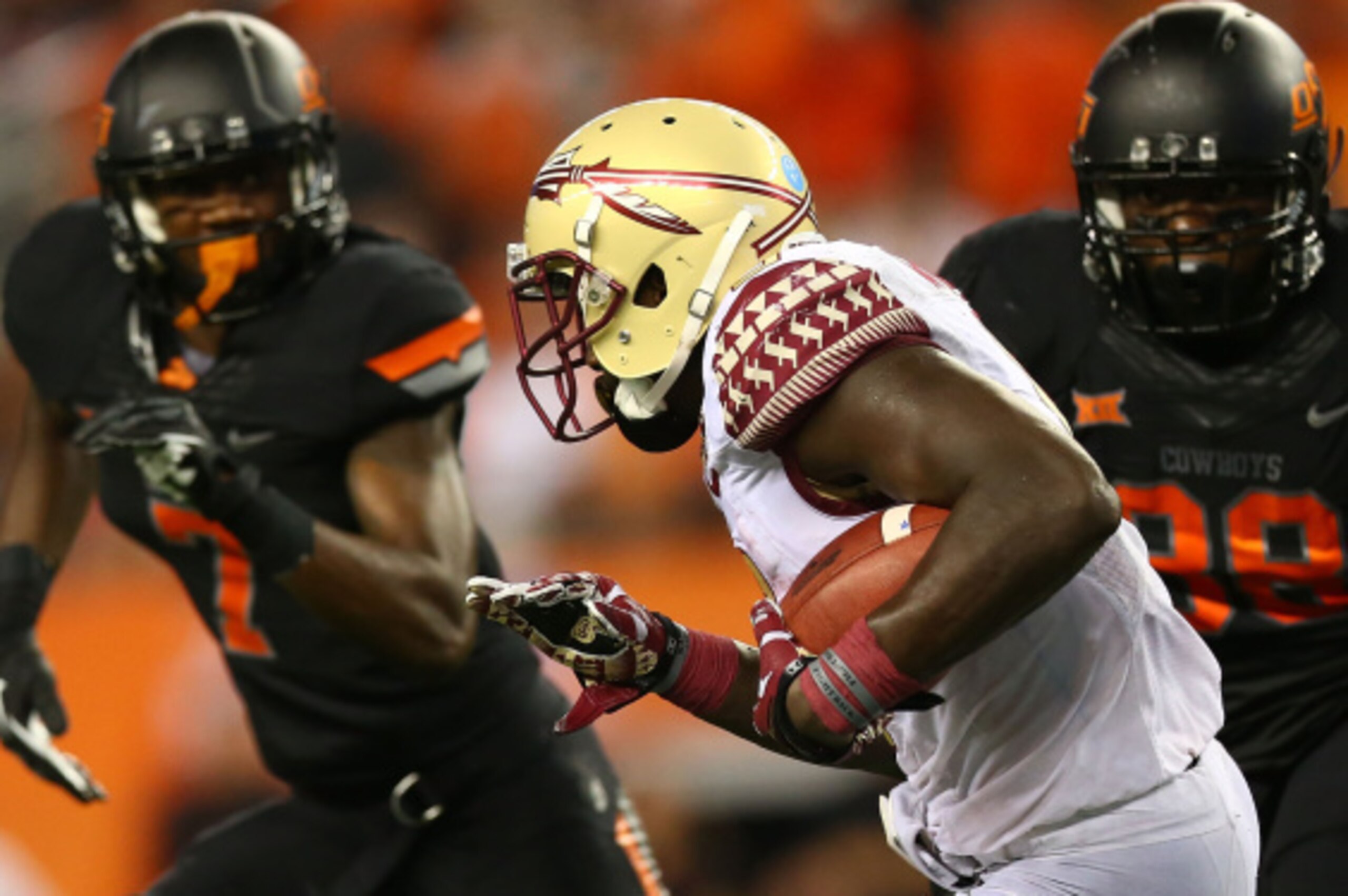 ARLINGTON, TX - AUGUST 30:  Karlos Williams #9 of the Florida State Seminoles carries the ball as Tre Flowers #7 and Emmanuel Ogbah #38 of the Oklahoma State Cowboys give chase in the second half of the Advocare Cowboys Classic at AT&T Stadium on August 3