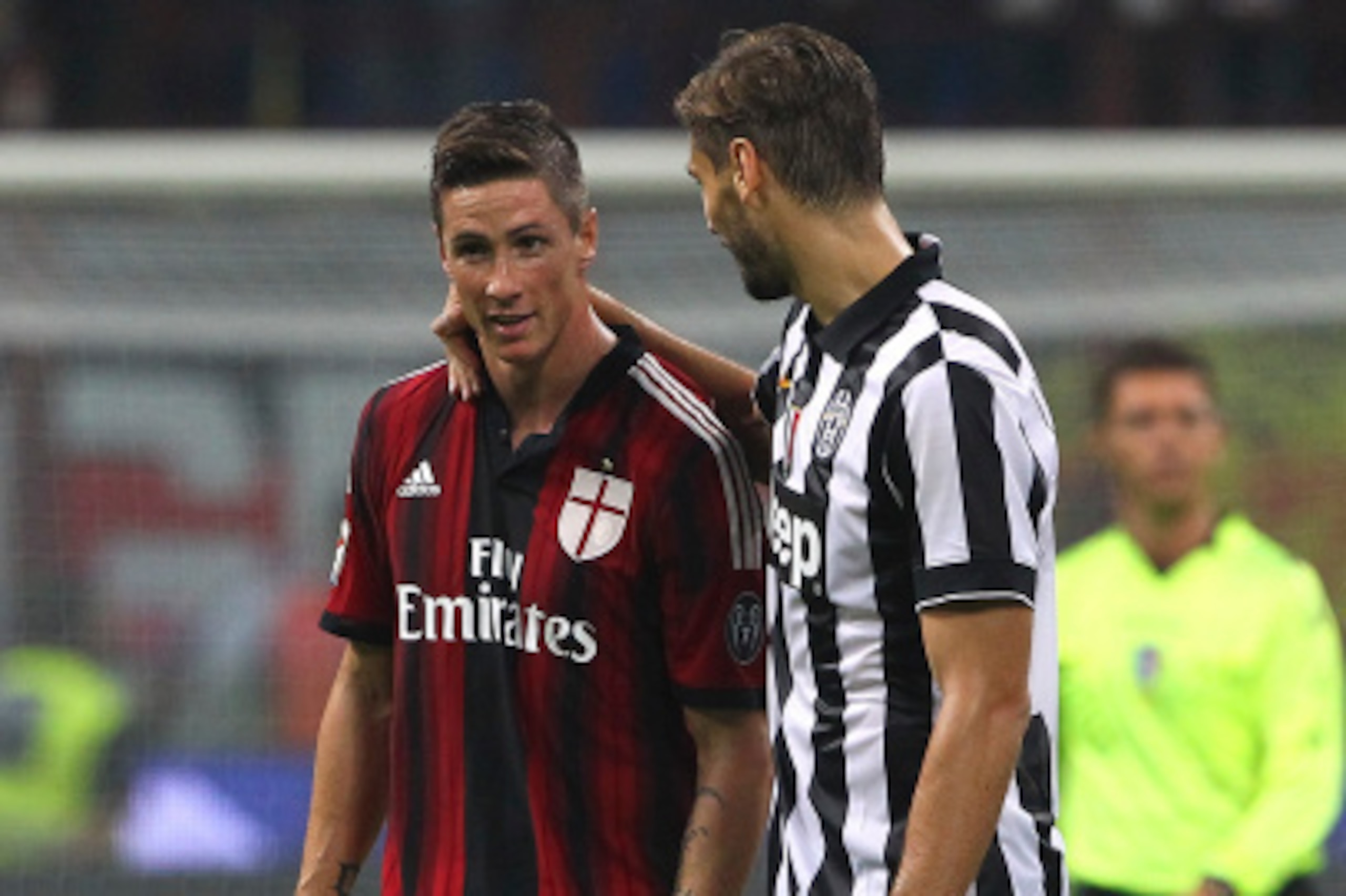 MILAN, ITALY - SEPTEMBER 20:  Fernando Llorente (R) of Juventus FC embraces Fernando Torres (L) of AC Milan at the end of the Serie A match between AC Milan and Juventus FC at Stadio Giuseppe Meazza on September 20, 2014 in Milan, Italy.  (Photo by Marco 