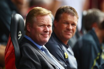 SOUTHAMPTON, ENGLAND - SEPTEMBER 13:  Ronald Koeman manager of Southampton (L) looks on prior to the Barclays Premier League match between Southampton and Newcastle United at St Mary's Stadium on September 13, 2014 in Southampton, England.  (Photo by Rich