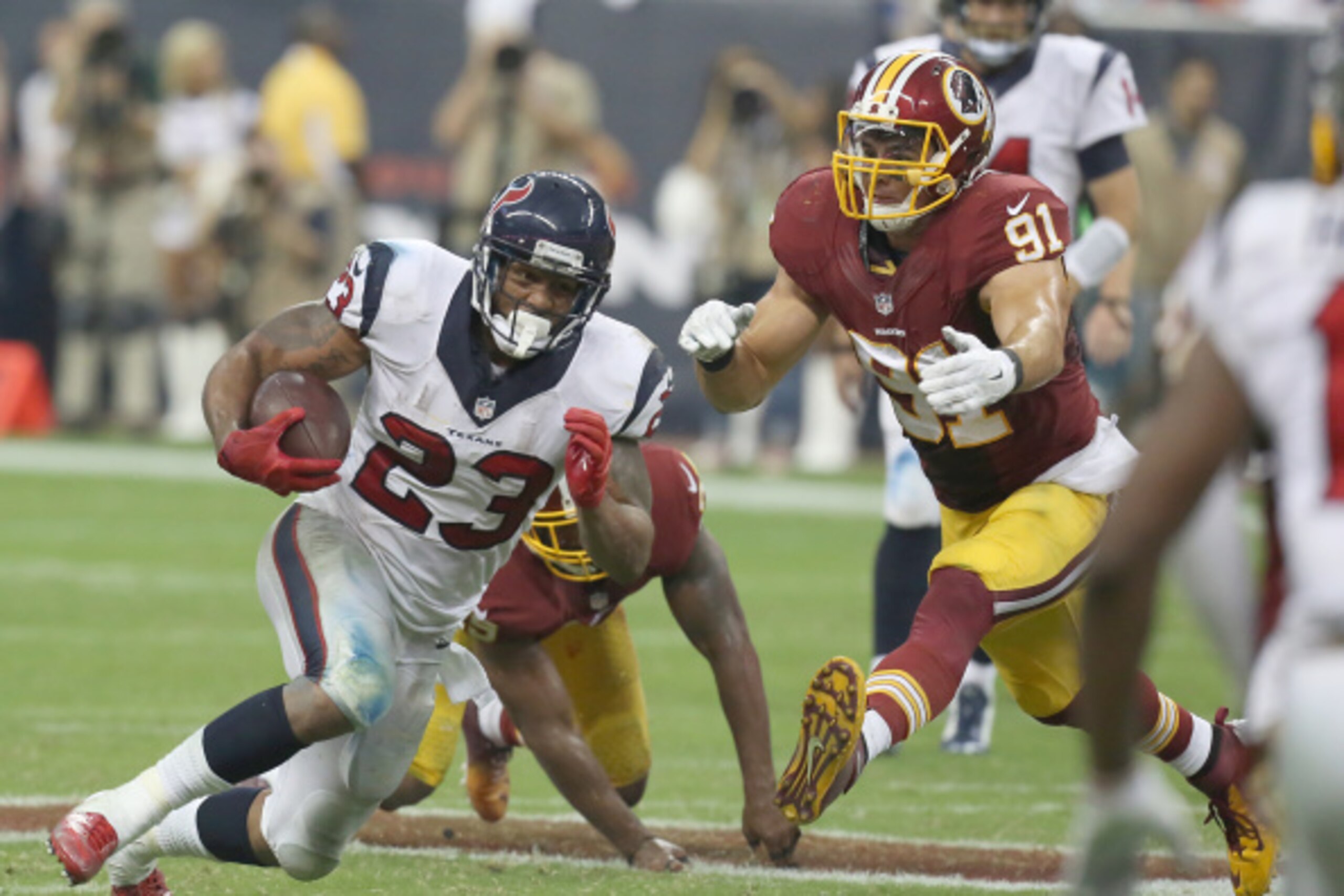 HOUSTON, TX- SEPTEMBER 07: Houston Texans running back Arian Foster #23 runs while Washington Redskins linebacker Ryan Kerrigan #91 chases in the fourth quarter on September 7, 2014 at NRG Stadium in Houston, Texas. (Photo by Thomas B. Shea/Getty Images) HOUSTON, TX- SEPTEMBER 07: Houston Texans running back Arian Foster #23 runs while Washington Redskins linebacker Ryan Kerrigan #91 chases in the fourth quarter on September 7, 2014 at NRG Stadium in Houston, Texas. (Photo by Thomas B. Shea/Getty Images)
