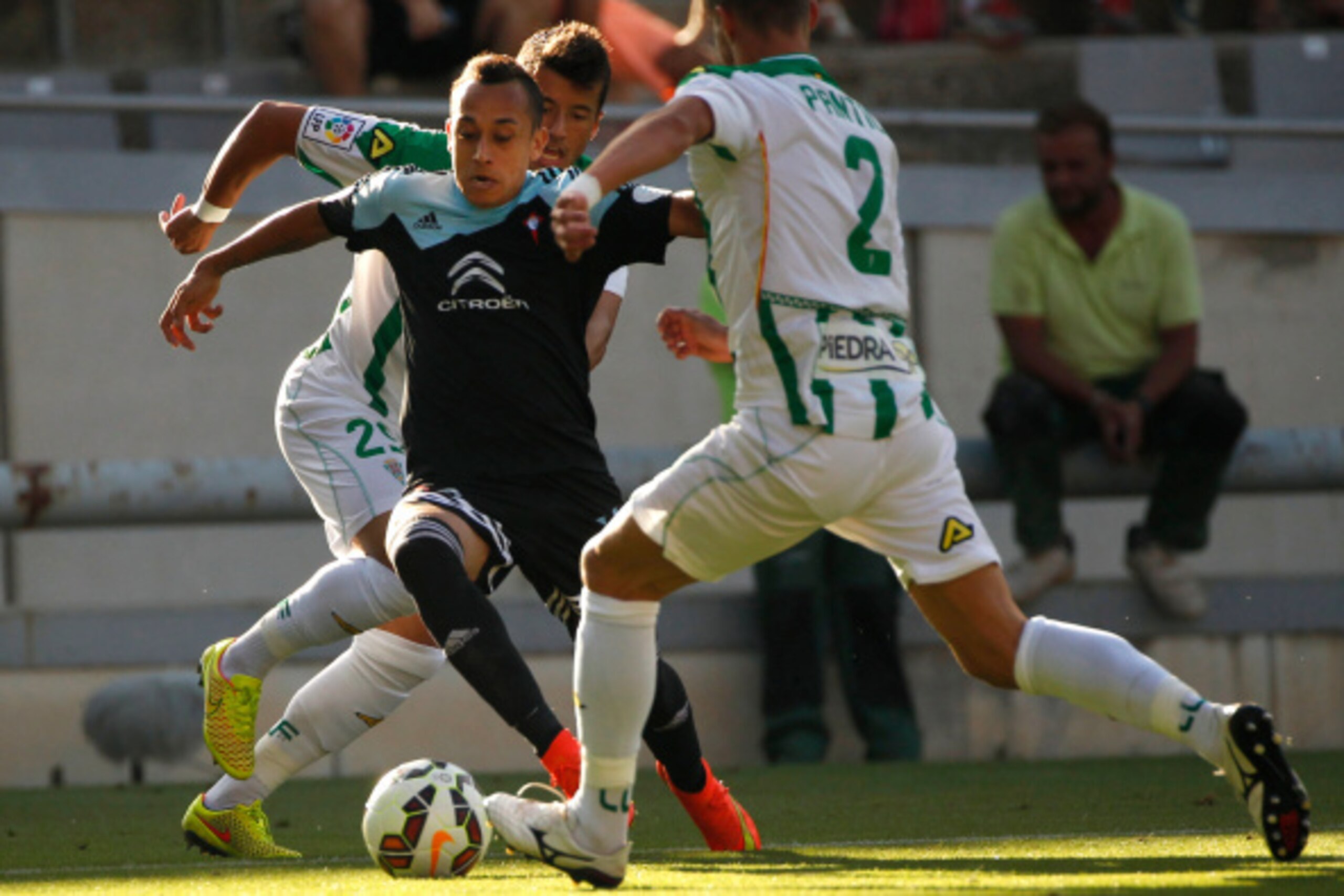 CORDOBA, SPAIN - AUGUST 30:  Fabian Ariel Orellana of RC Celta de Vigo beats Daniel Pinillos Gonzalez and Aleksandar Pantic of Cordoba CF during the La liga match between Cordoba CF and RC Celta de Vigo at El Arcangel studium on August 30, 2014 in Cordoba