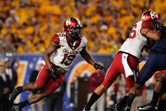 MORGANTOWN, WV - SEPTEMBER 20:  Eric Striker #19 of the Oklahoma Sooners plays against the West Virginia Mountaineers during the game on September 20, 2014 at Mountaineer Field in Morgantown, West Virginia.  (Photo by Justin K. Aller/Getty Images)