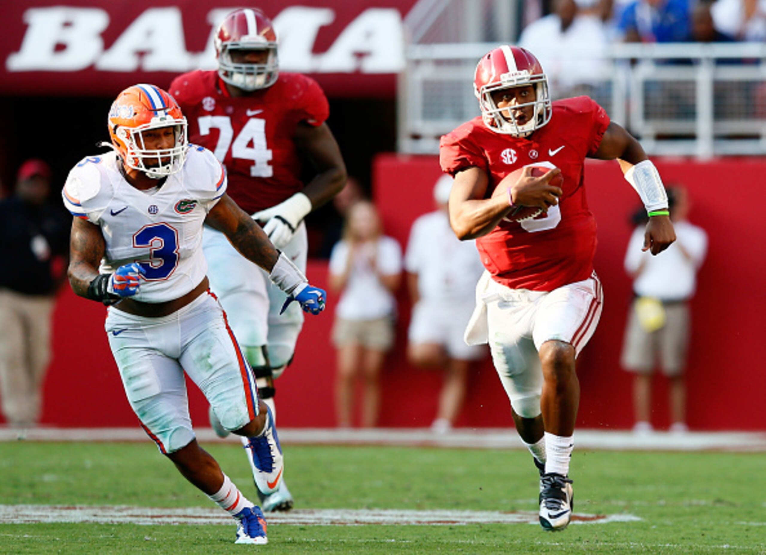 TUSCALOOSA, AL - SEPTEMBER 20: Blake Sims #6 of the Alabama Crimson Tide rushes upfield past Antonio Morrison #3 of the Florida Gators at Bryant-Denny Stadium on September 20, 2014 in Tuscaloosa, Alabama. (Photo by Kevin C. Cox/Getty Images) TUSCALOOSA, AL - SEPTEMBER 20: Blake Sims #6 of the Alabama Crimson Tide rushes upfield past Antonio Morrison #3 of the Florida Gators at Bryant-Denny Stadium on September 20, 2014 in Tuscaloosa, Alabama. (Photo by Kevin C. Cox/Getty Images)