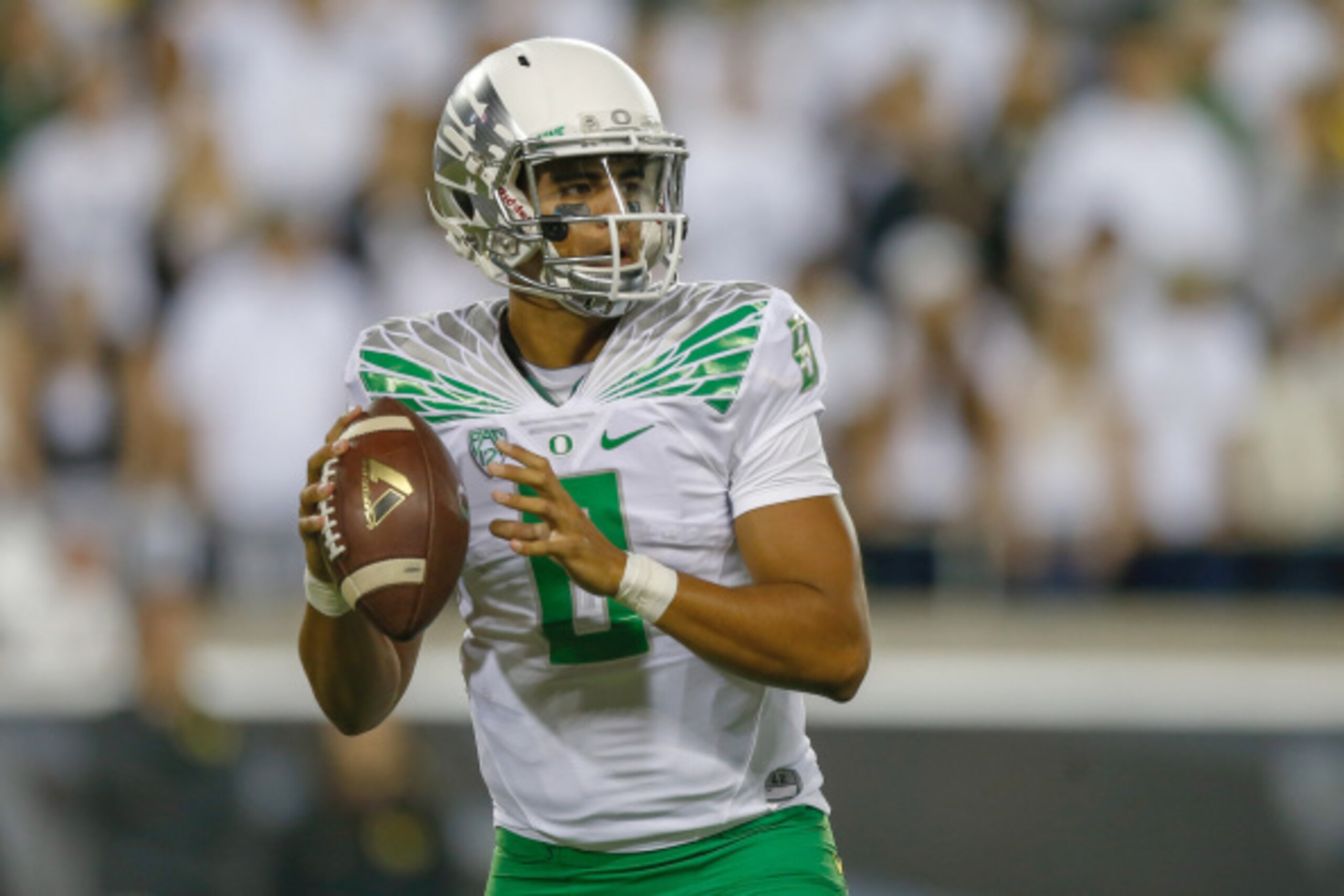 EUGENE, OR - AUGUST 30:  Quarterback Marcus Mariota #8 of the Oregon Ducks looks downfield to pass against the South Dakota Coyotes at Autzen Stadium on August 30, 2014 in Eugene, Oregon.  (Photo by Otto Greule Jr/Getty Images)