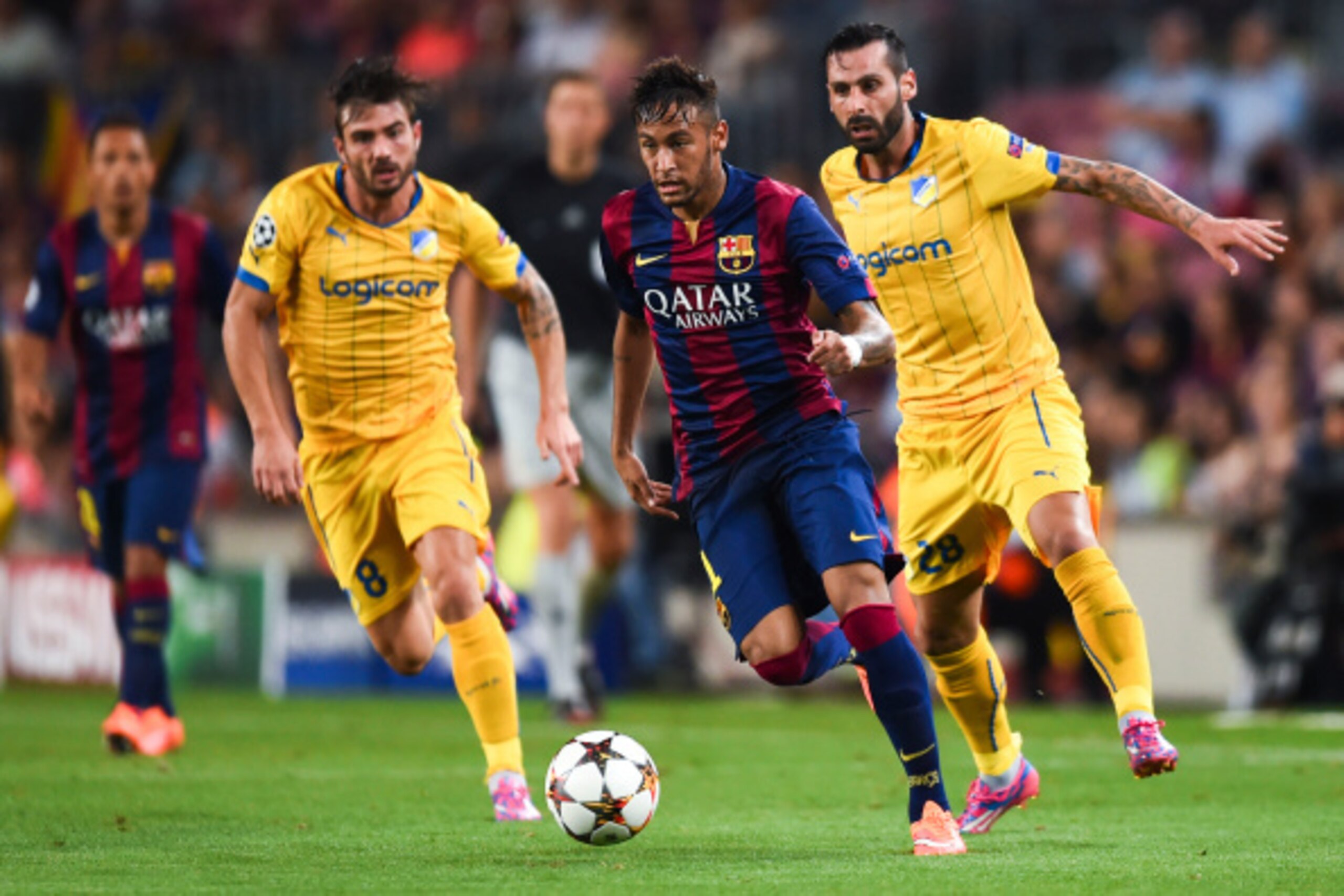 BARCELONA, SPAIN - SEPTEMBER 17:  Neymar of FC Barcelona competes for the ball with Cillian Sheridan (L) and Mario Sergio of APOEL FC during the UEFA Champions League Group F match between FC Barcelona and APOEL FC at the Camp Nou Stadium on September 17,